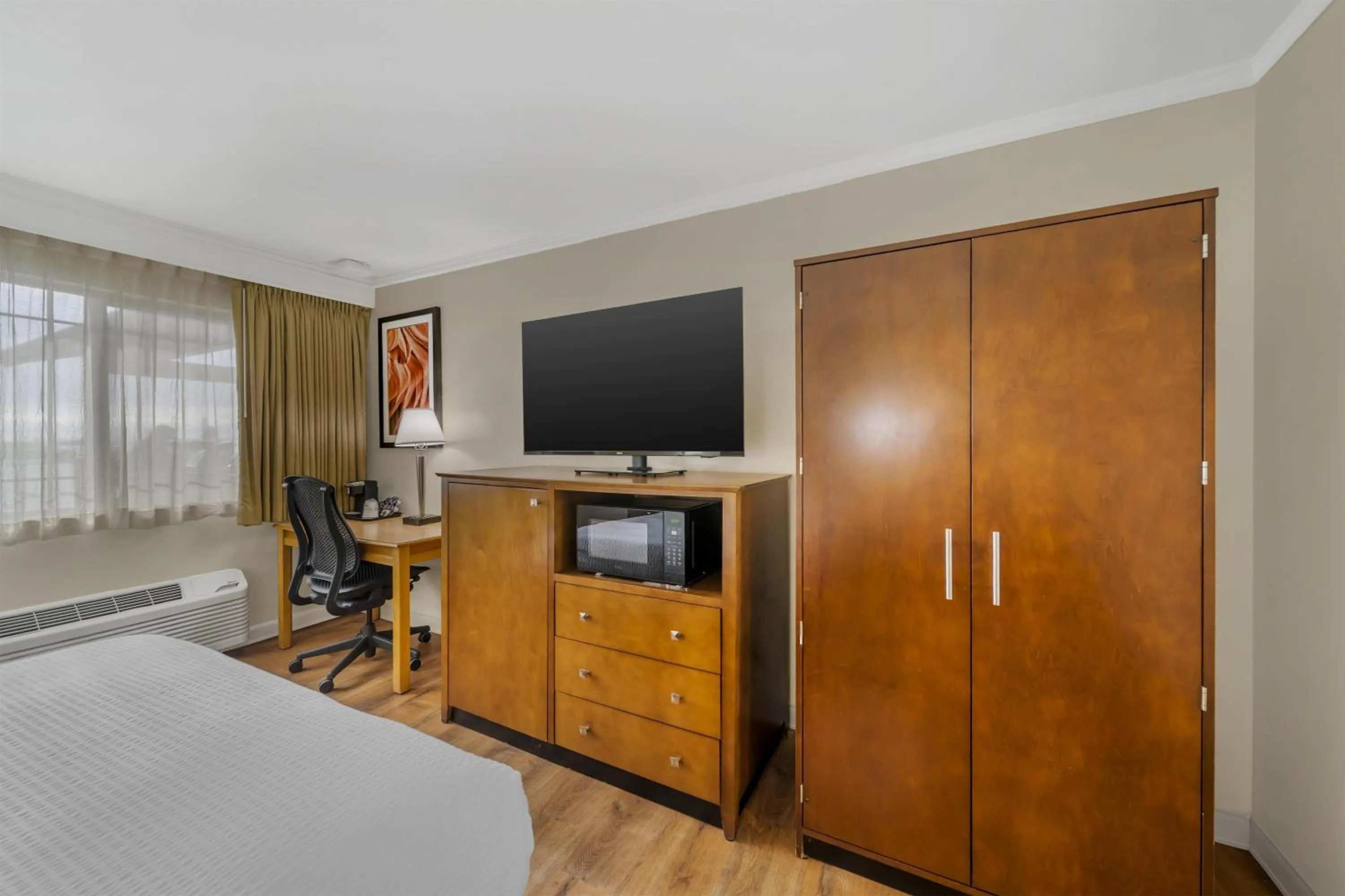 Bedroom, Bed in Best Western Plus Northwoods Inn