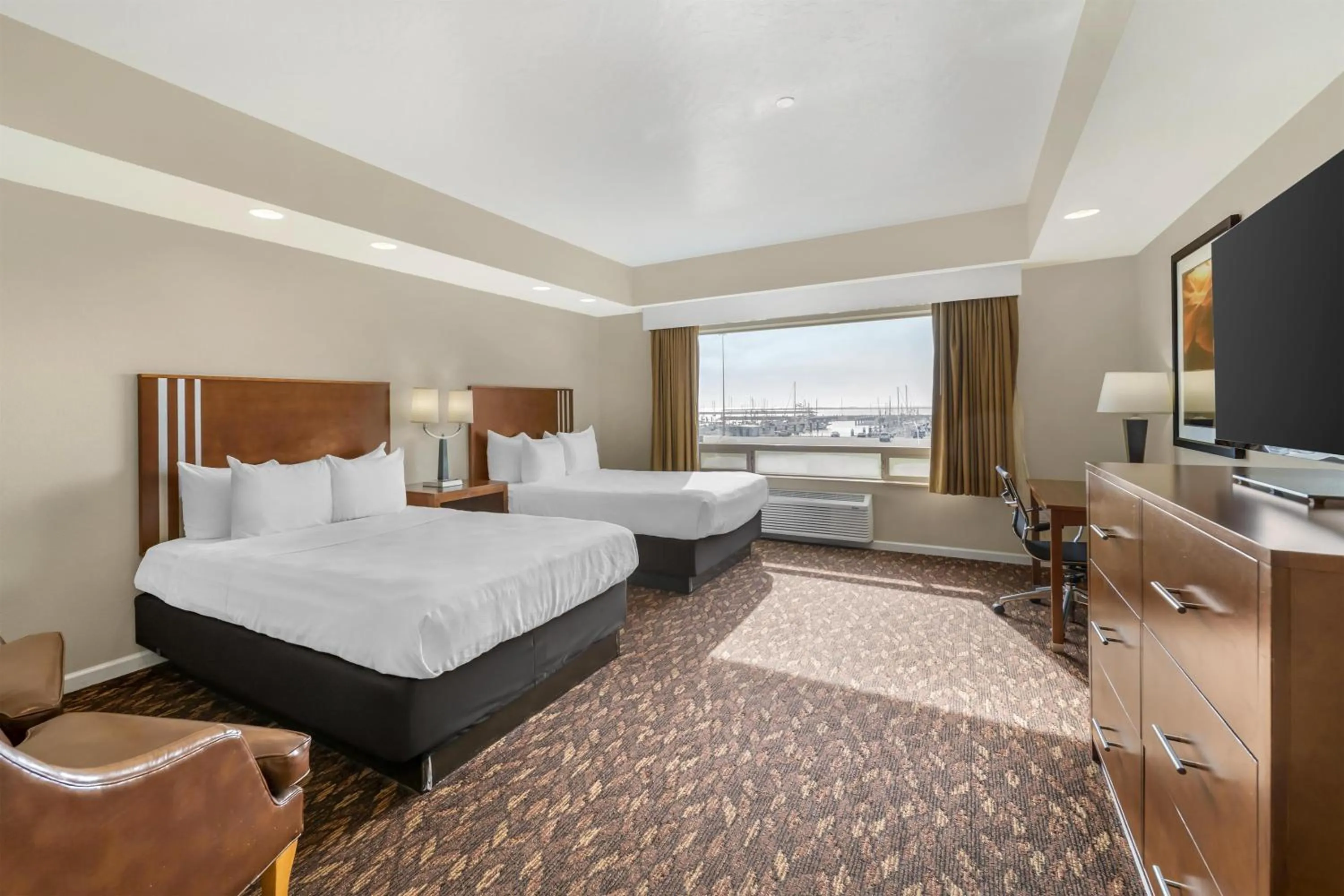 Bedroom, Bed in Best Western Plus Northwoods Inn