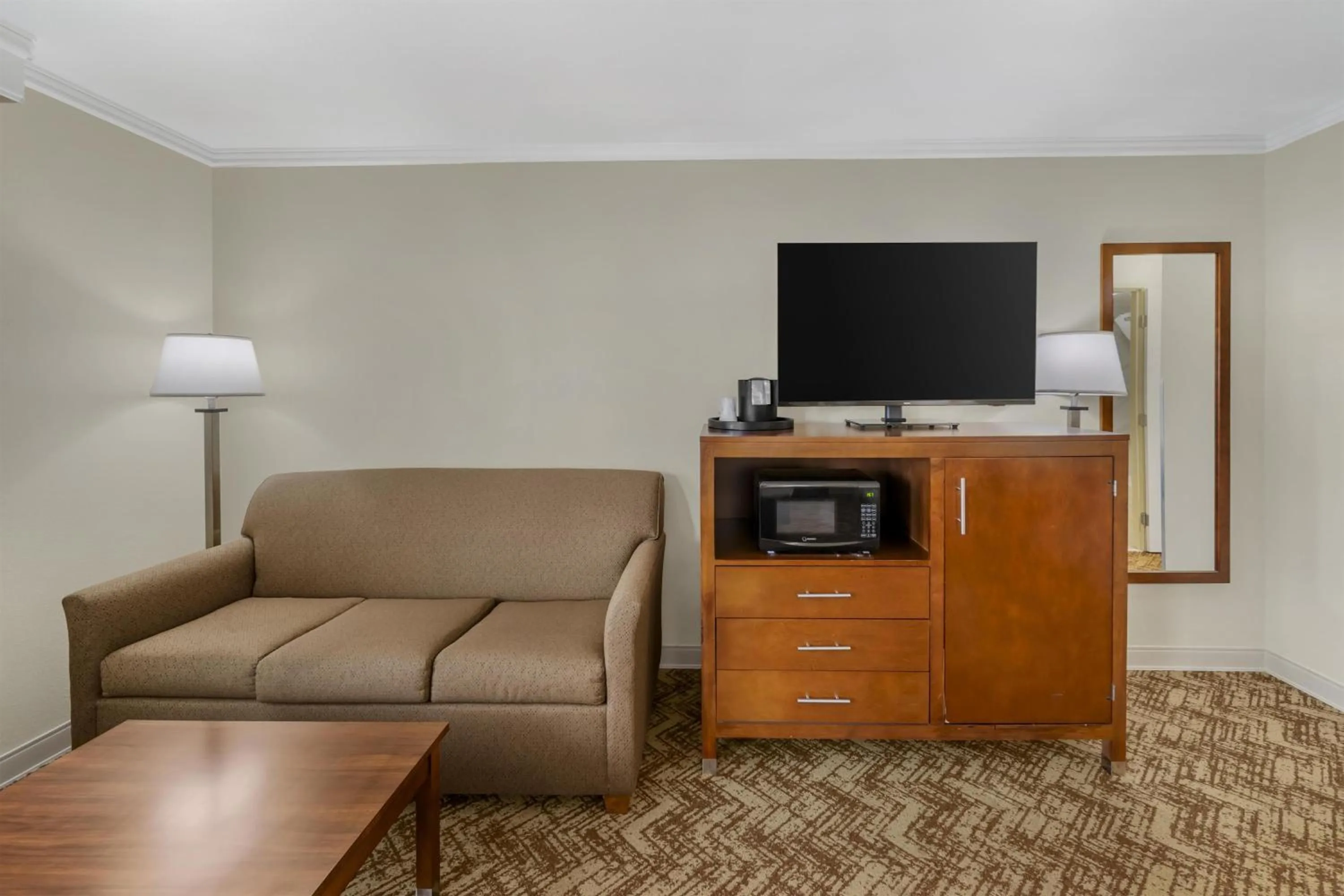 Bedroom in Best Western Plus Northwoods Inn