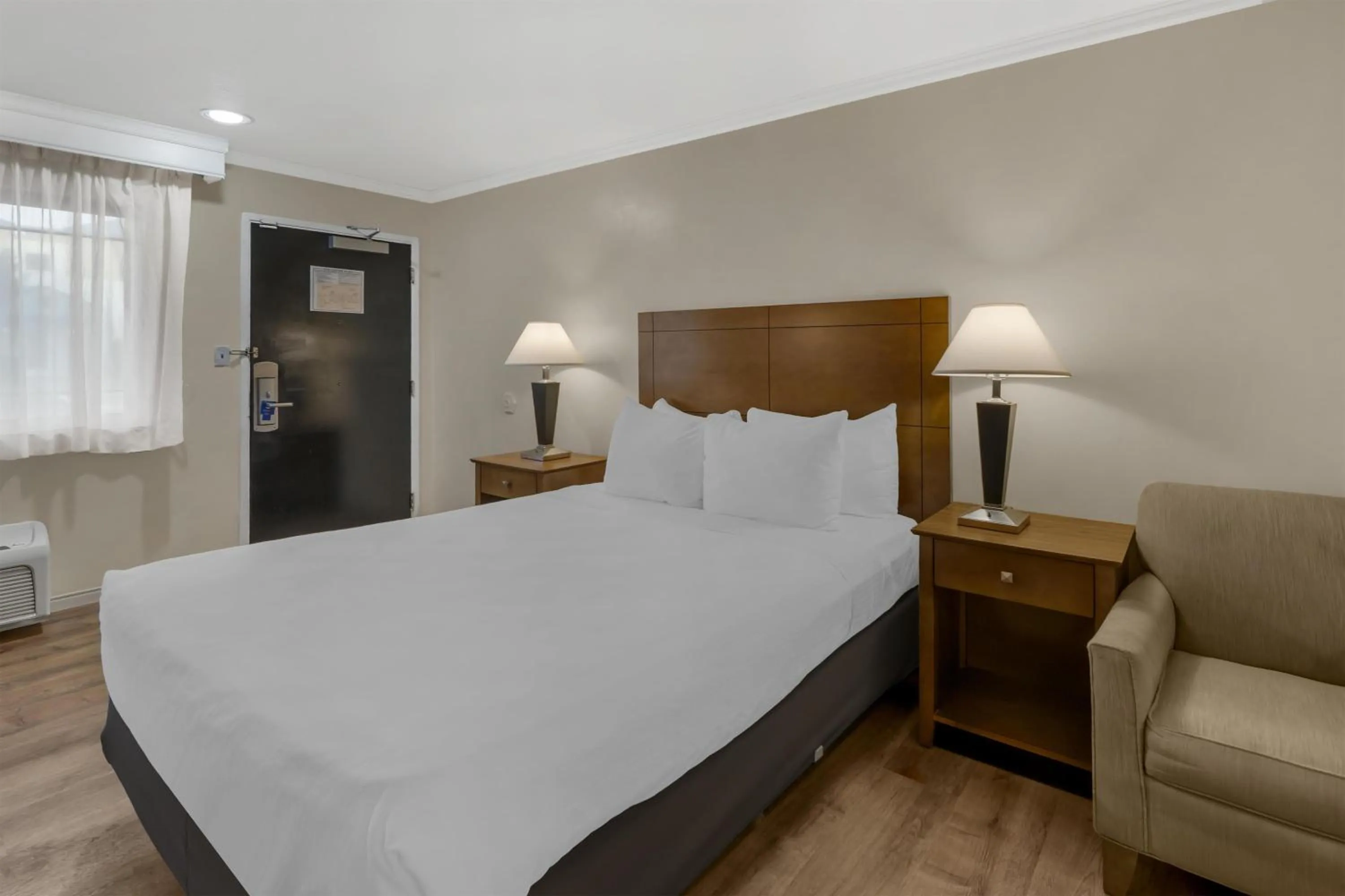 Bedroom, Bed in Best Western Plus Northwoods Inn