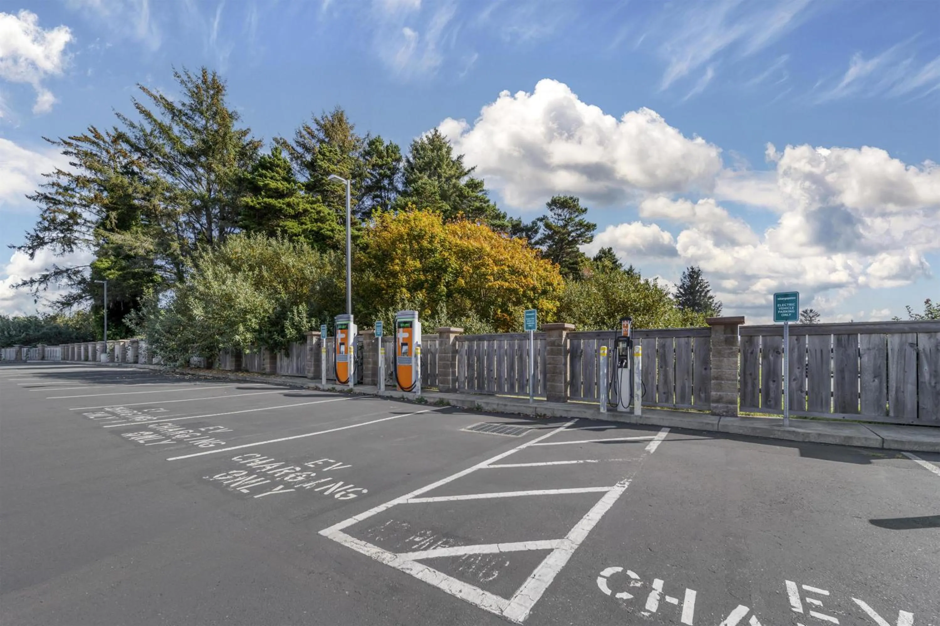 Property building in Best Western Plus Northwoods Inn