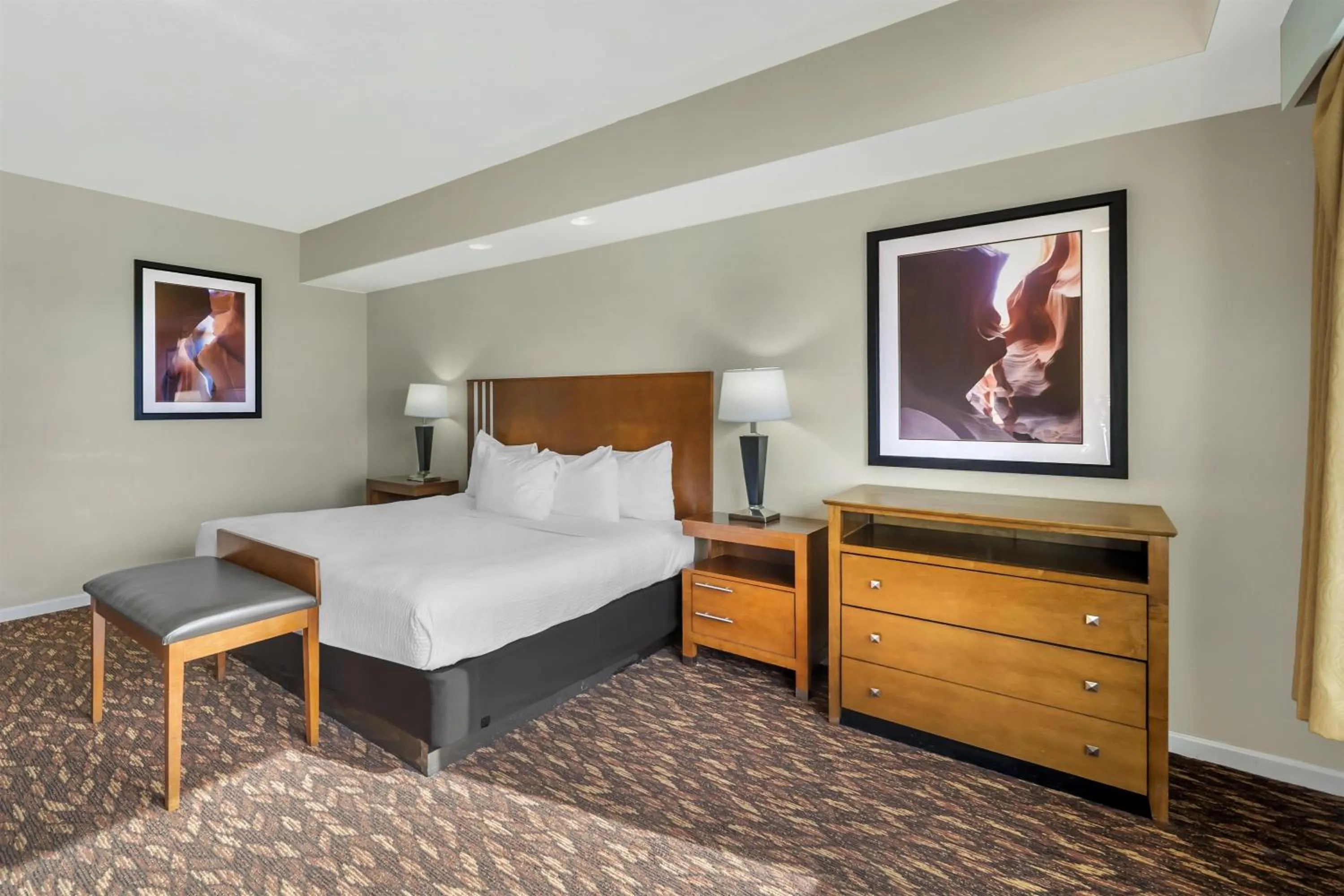 Bedroom, Bed in Best Western Plus Northwoods Inn