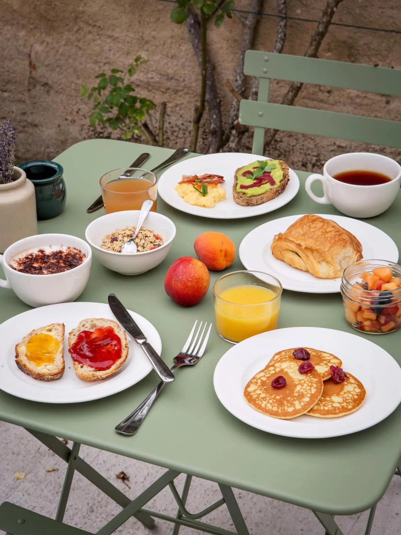 Breakfast in ALFRED HOTELS Beaune La Madeleine