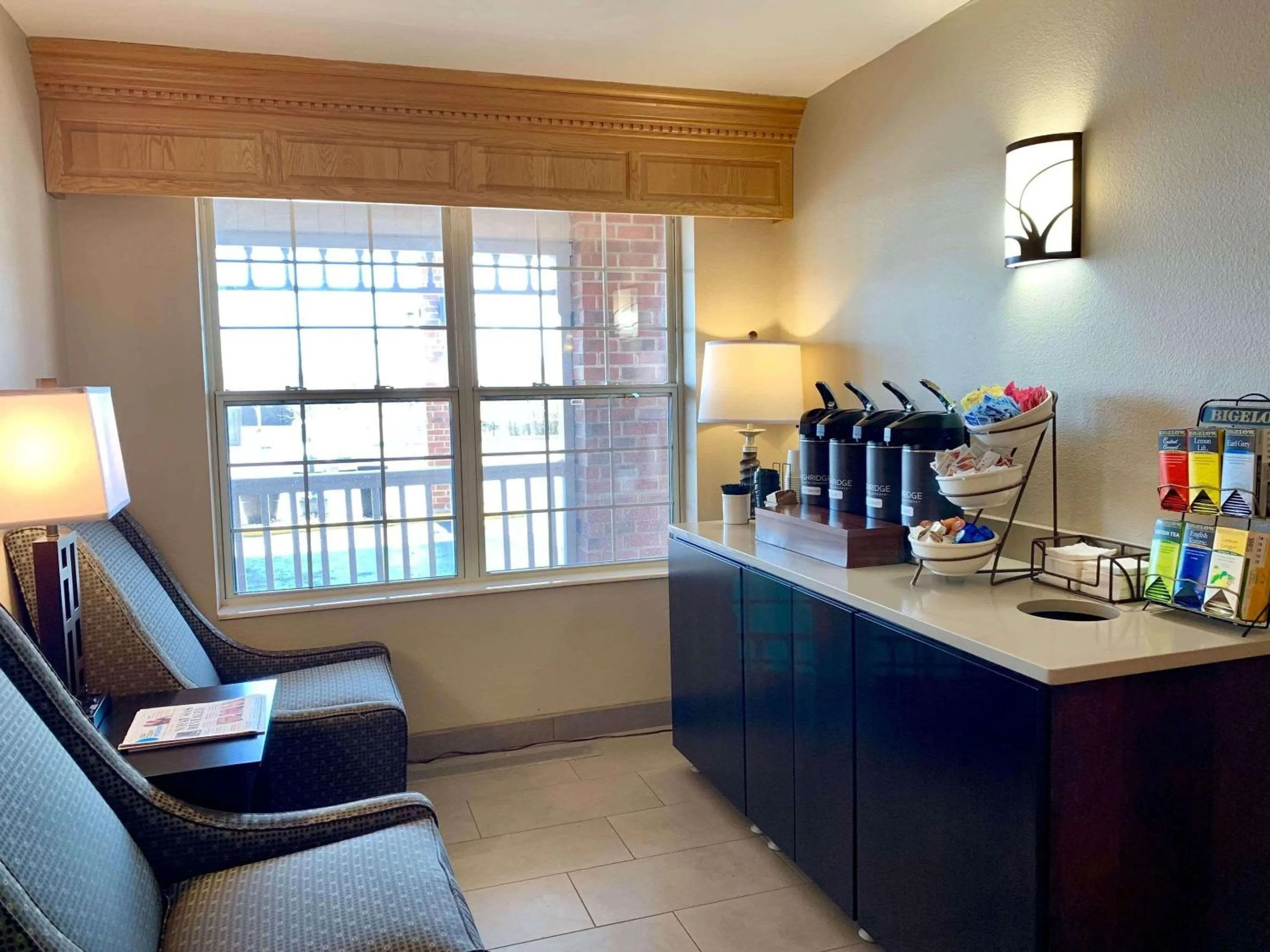 Lobby or reception in Country Inn & Suites by Radisson Kenosha - Pleasant Prairie