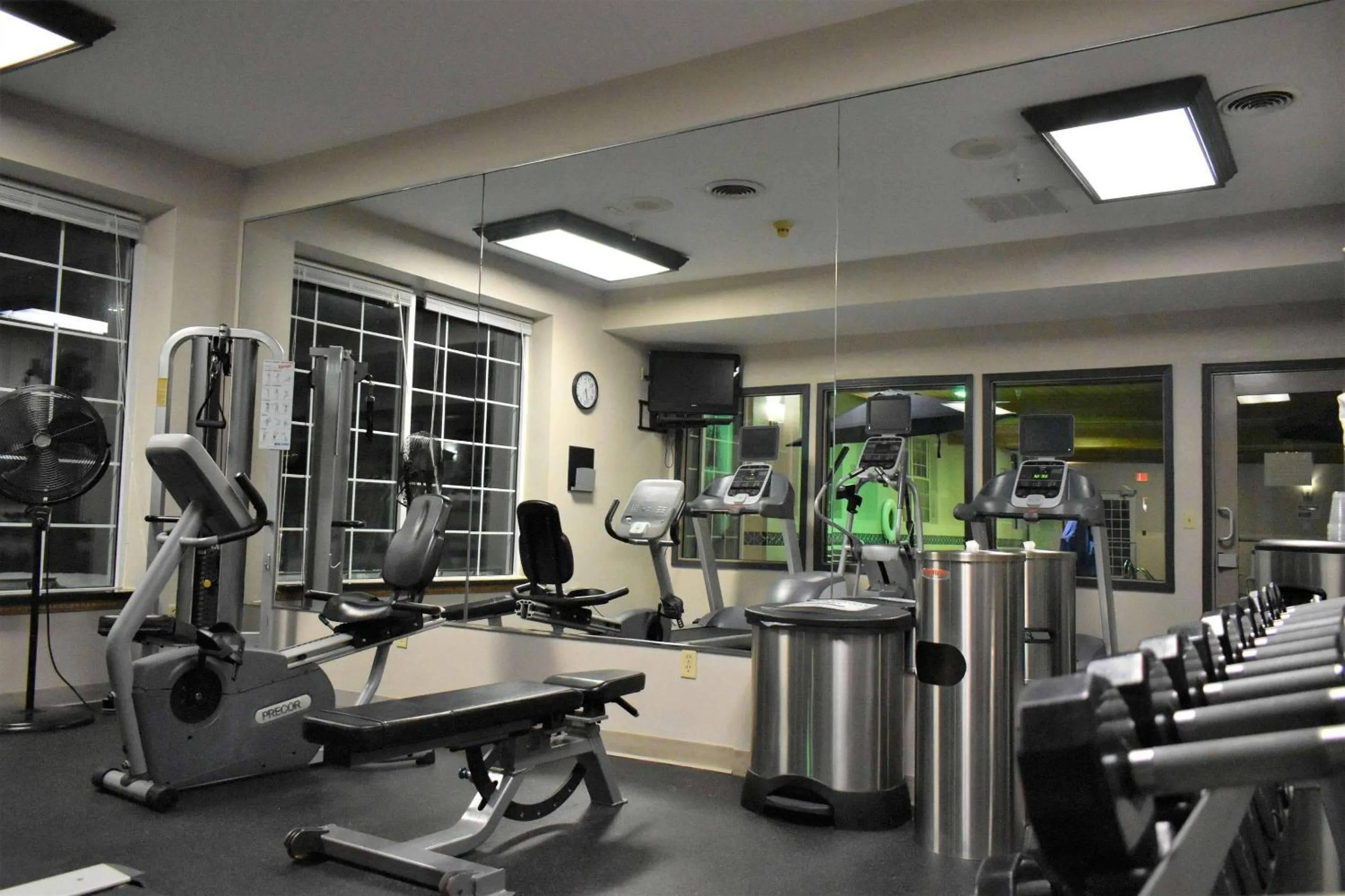 Fitness centre/facilities in Country Inn & Suites by Radisson Kenosha - Pleasant Prairie