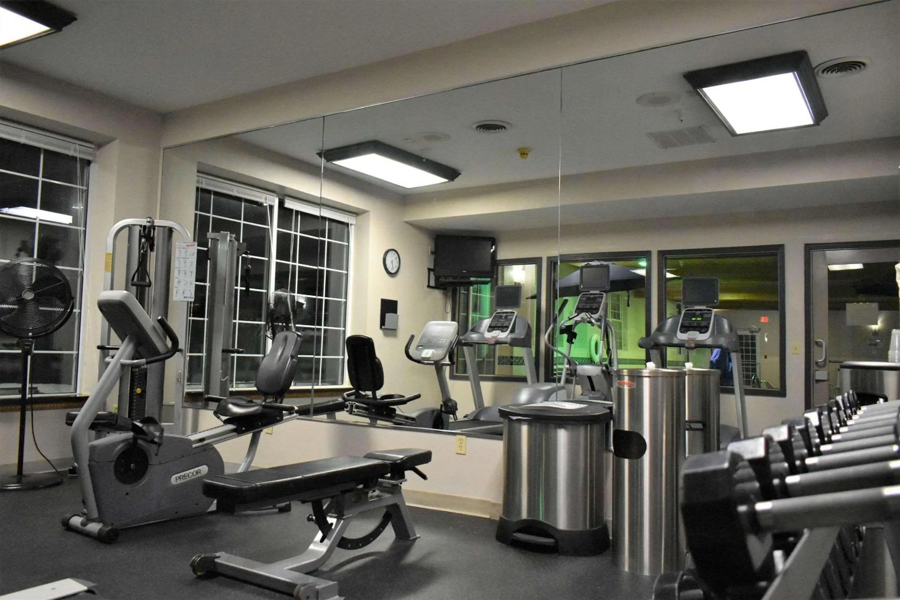 Fitness centre/facilities in Country Inn & Suites by Radisson Kenosha - Pleasant Prairie