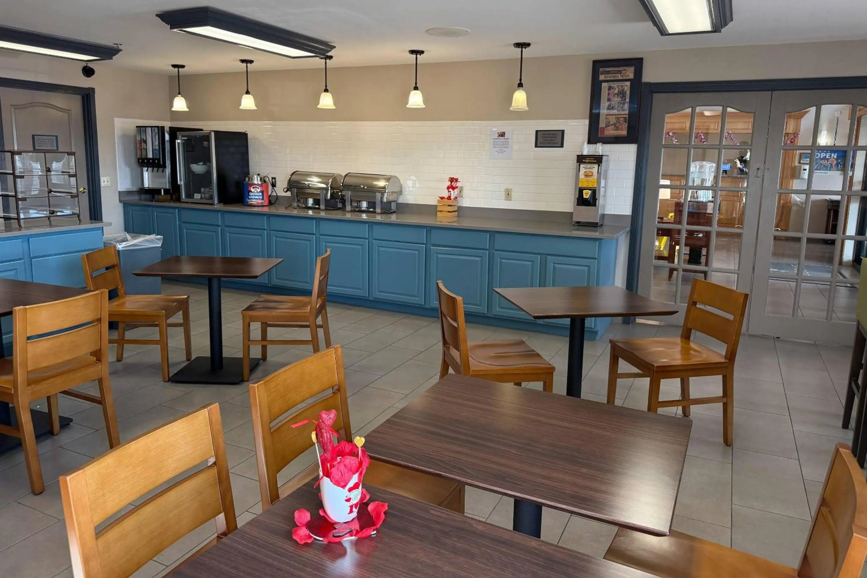 Breakfast in Country Inn & Suites by Radisson Kenosha - Pleasant Prairie