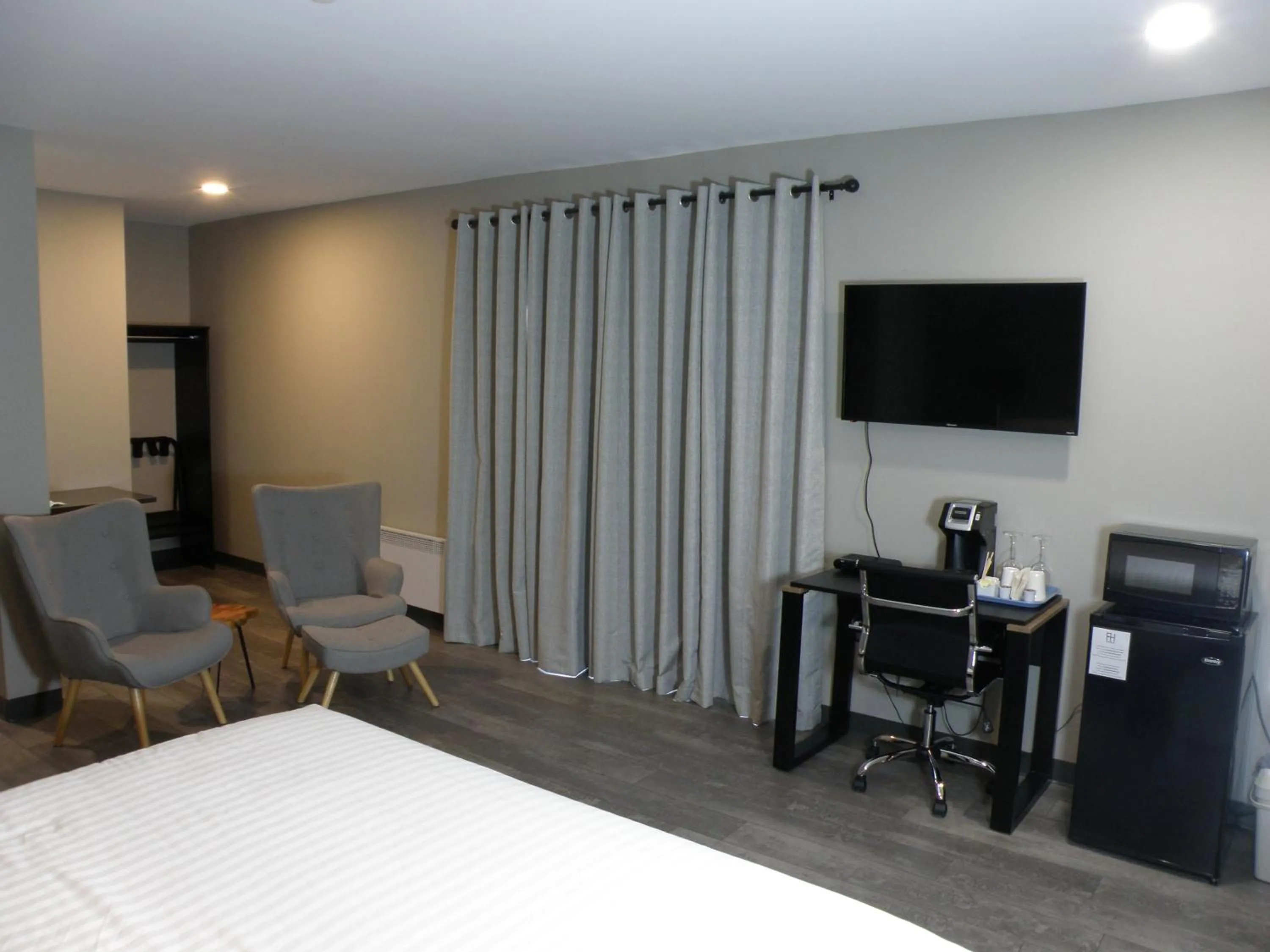 TV and multimedia, Bed in Motel Hotelia