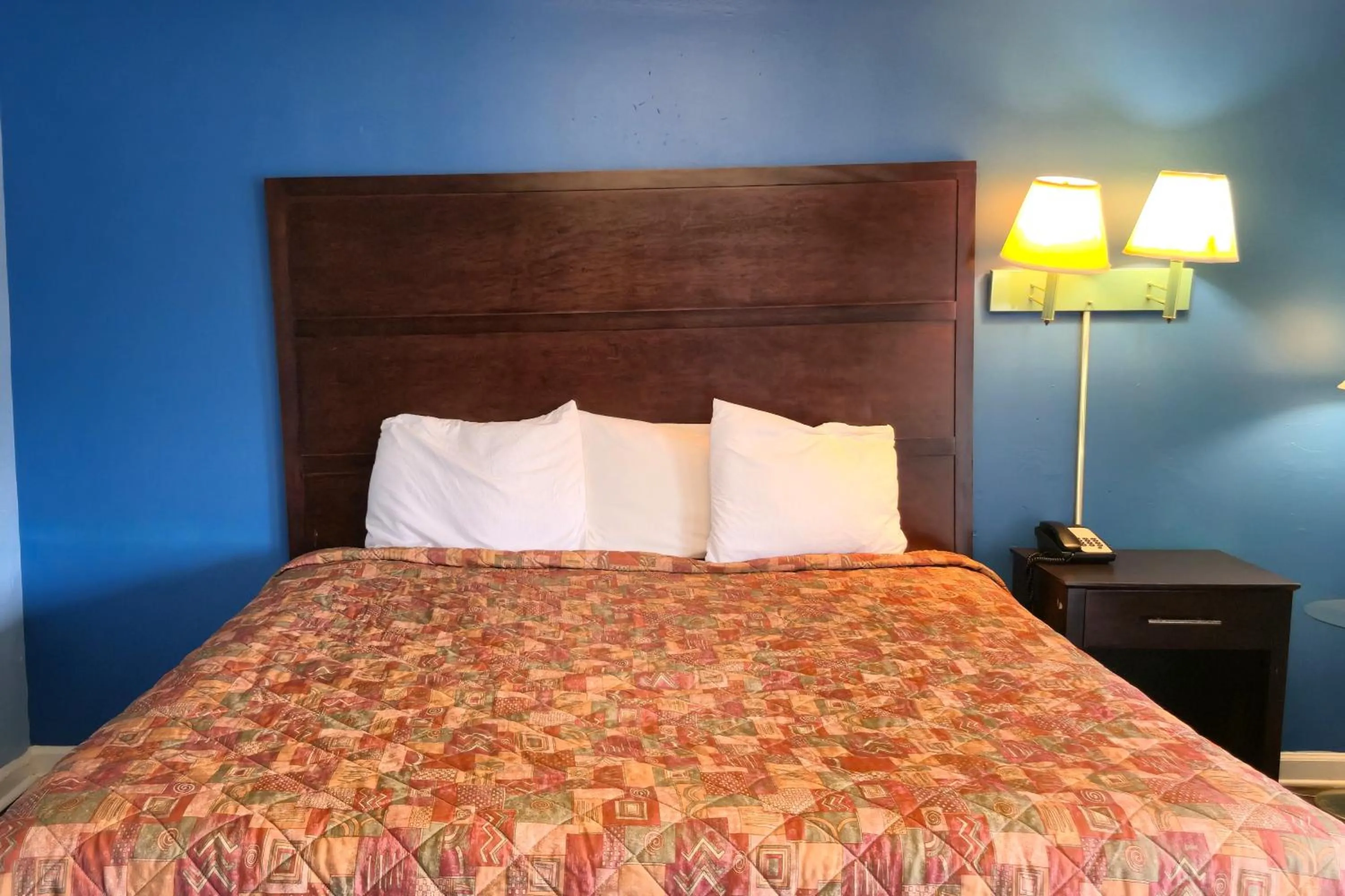 Bedroom, Bed in Holiday Motel by Belvilla Cleveland, TN