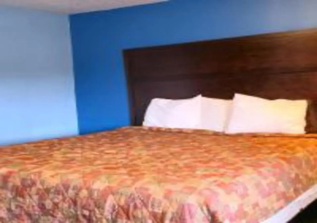 Single Bed Non-Smoking - single occupancy in Holiday Motel by Belvilla Cleveland, TN Single Bed Non-Smoking - single occupancy in Holiday Motel by Belvilla Cleveland, TN