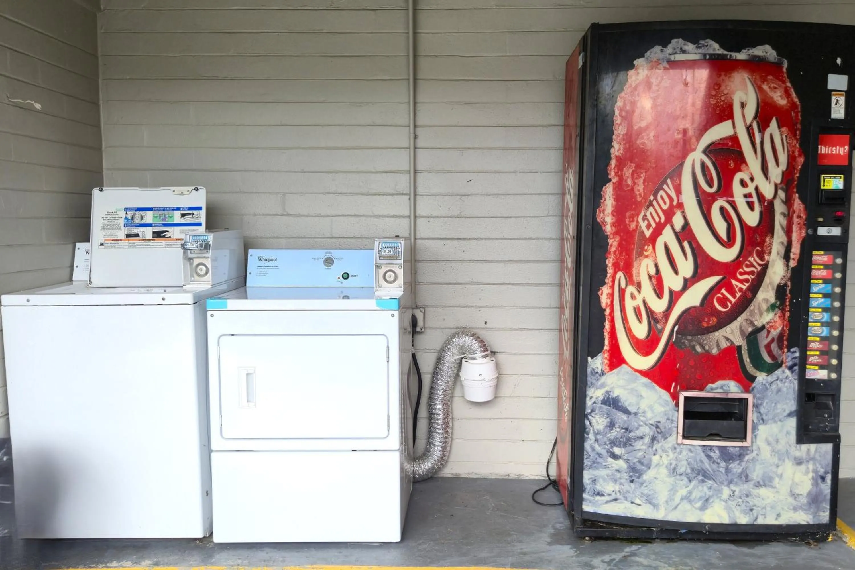 vending machine in Holiday Motel by Belvilla Cleveland, TN