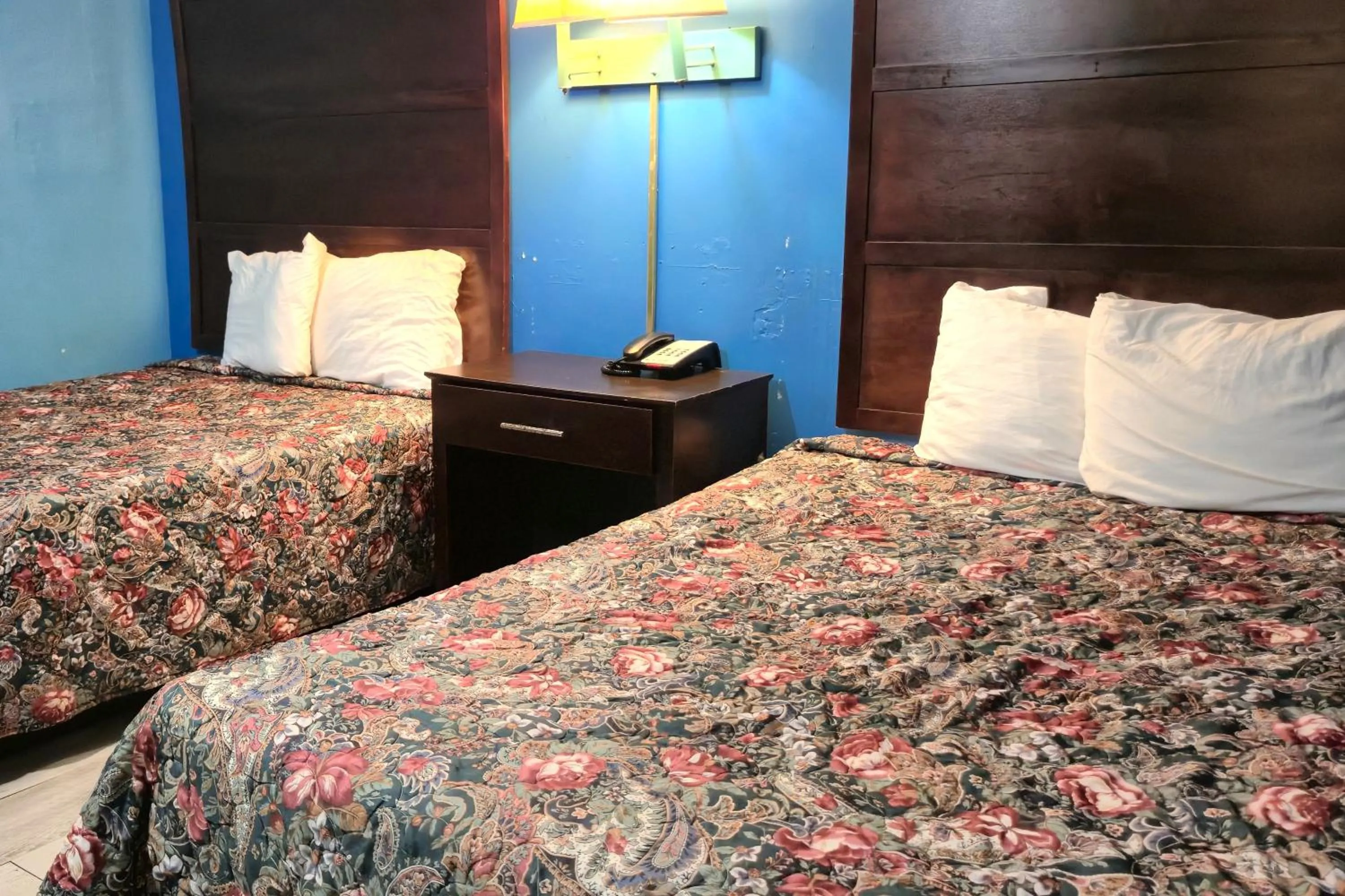 Bedroom, Bed in Holiday Motel by Belvilla Cleveland, TN