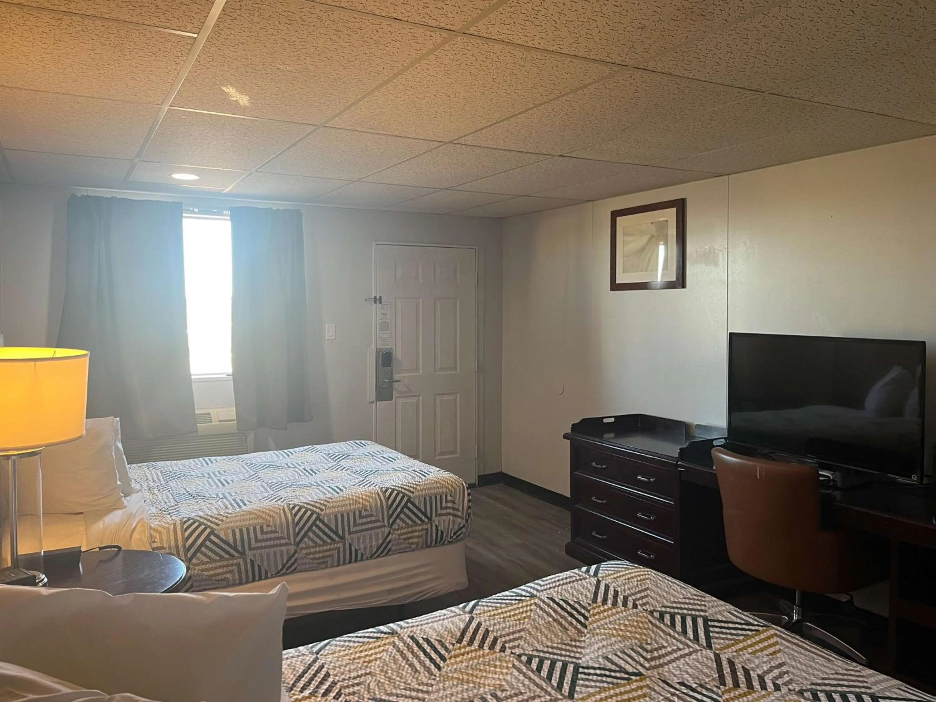 Photo of the whole room, Bed in Studio 6 Borger, TX Boom Town