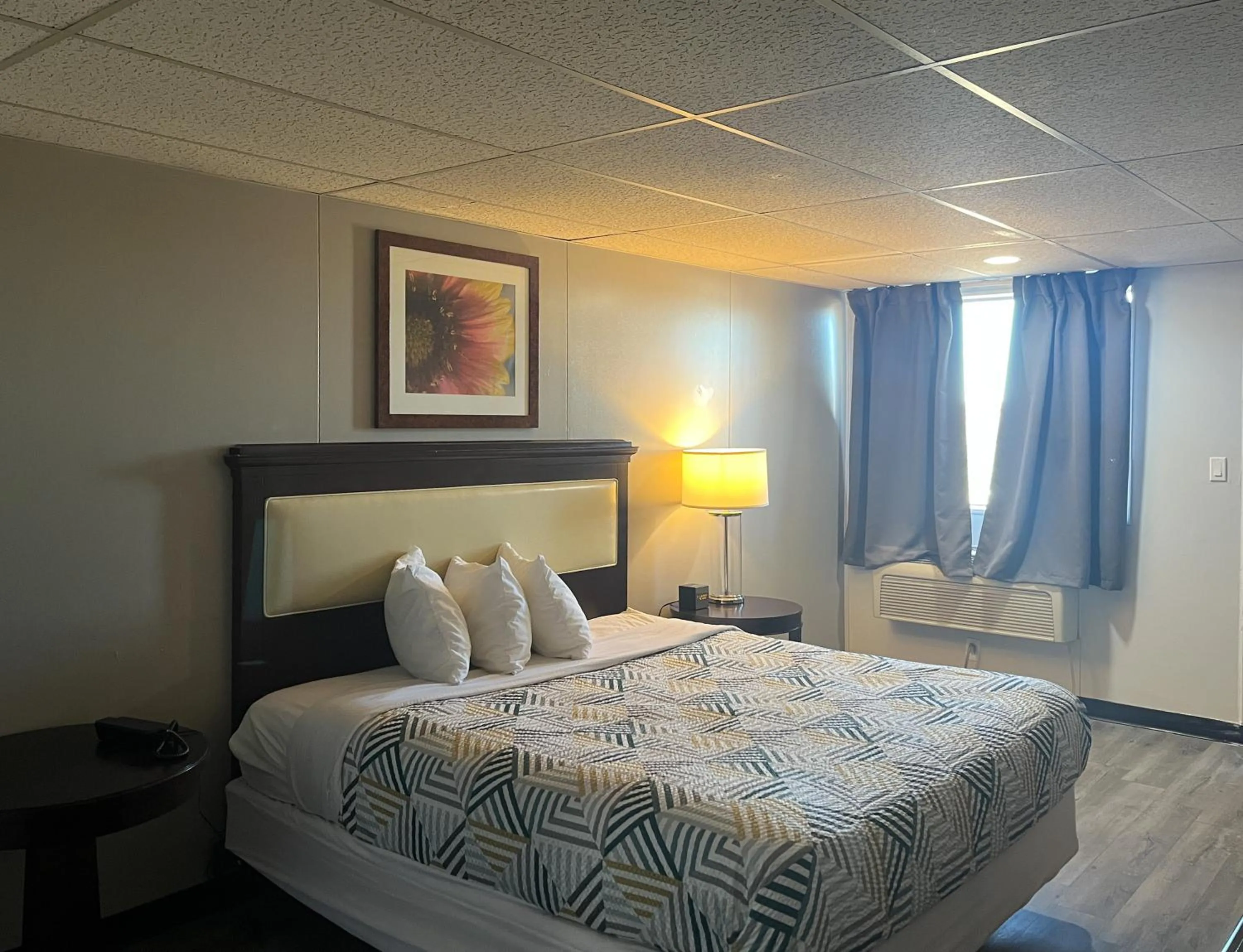 Bedroom, Bed in Studio 6 Borger, TX Boom Town