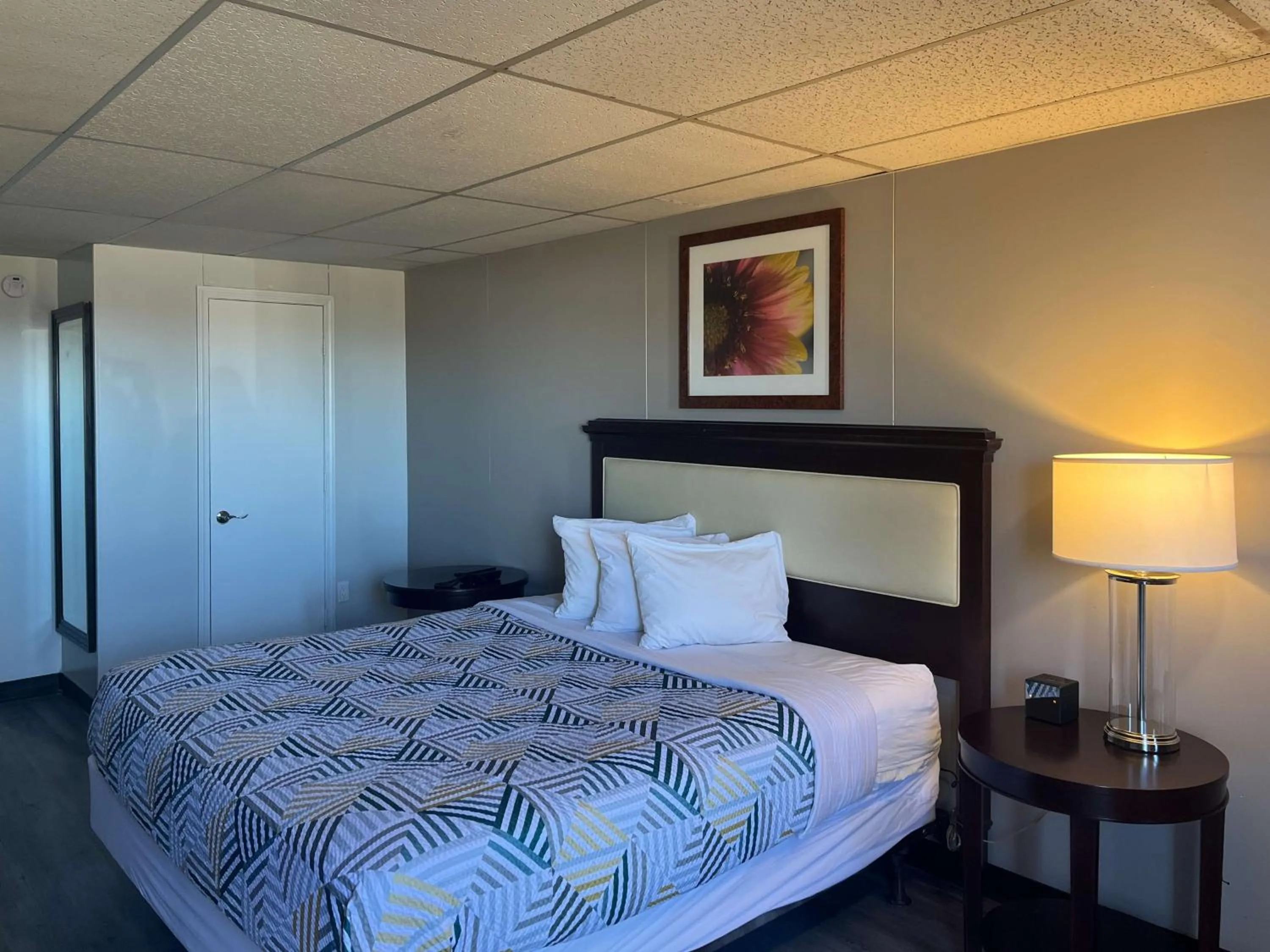 Photo of the whole room, Bed in Studio 6 Borger, TX Boom Town