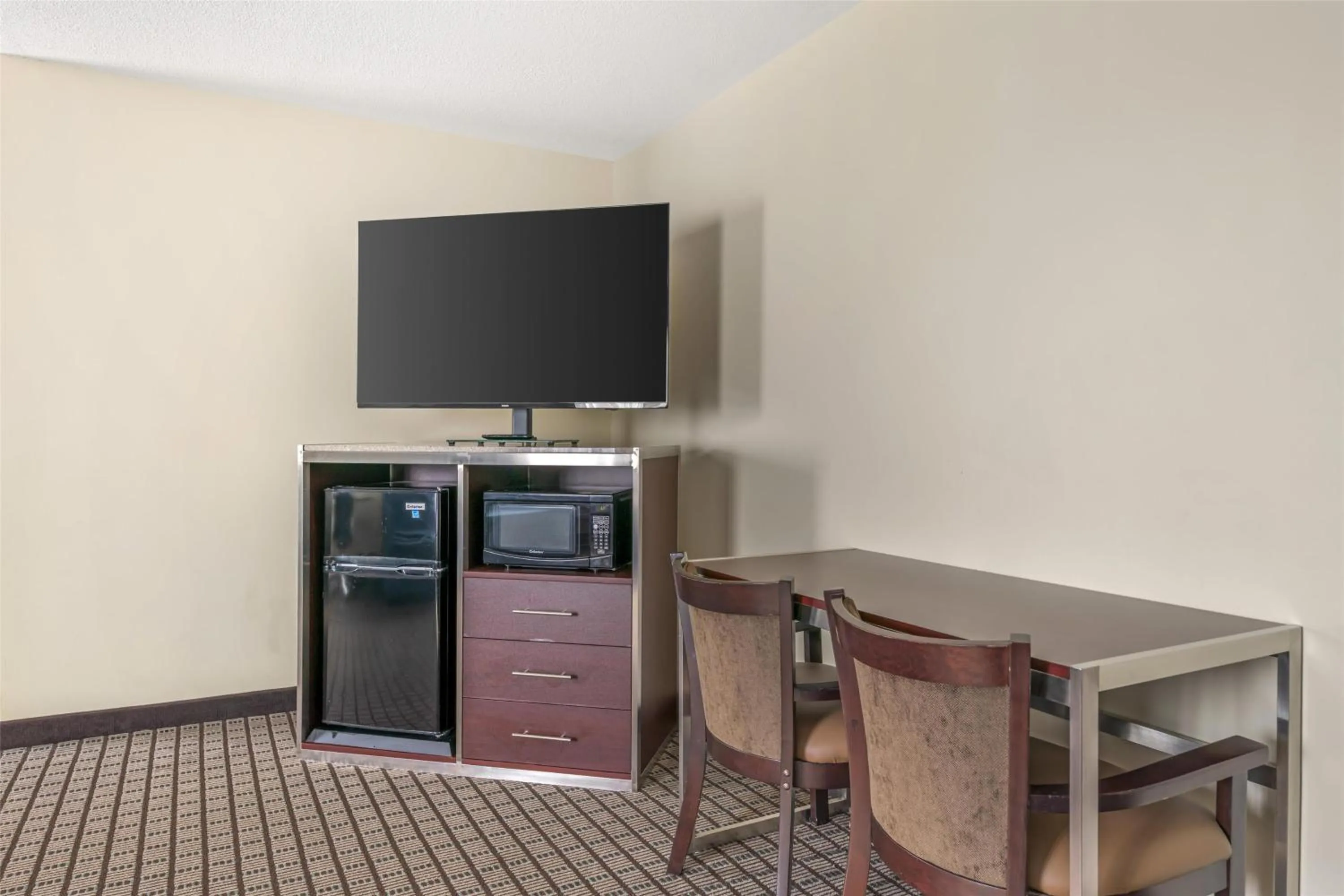 Bedroom in Best Western Maritime Inn