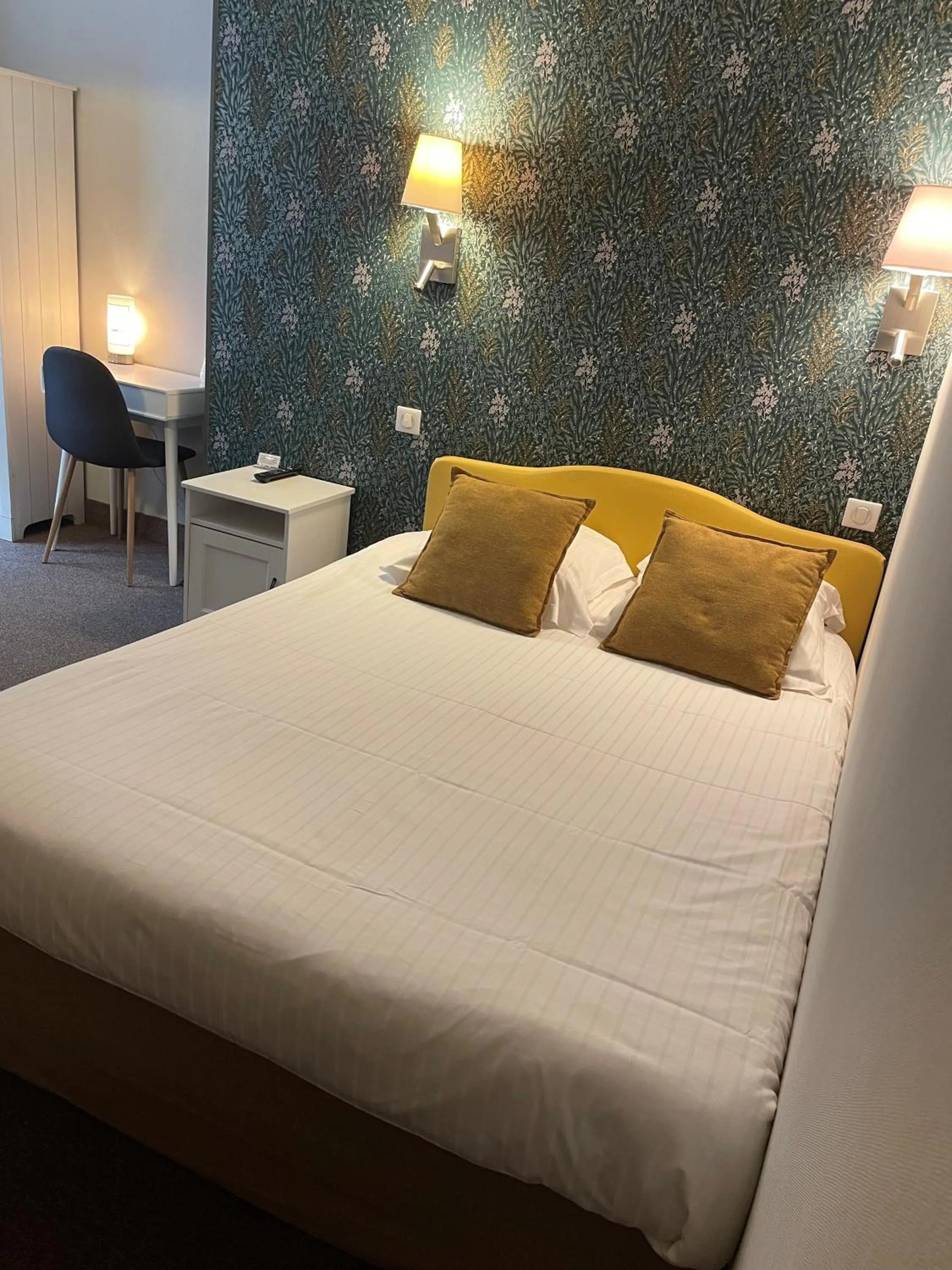 Bed in Hotel Ajoncs d'Or