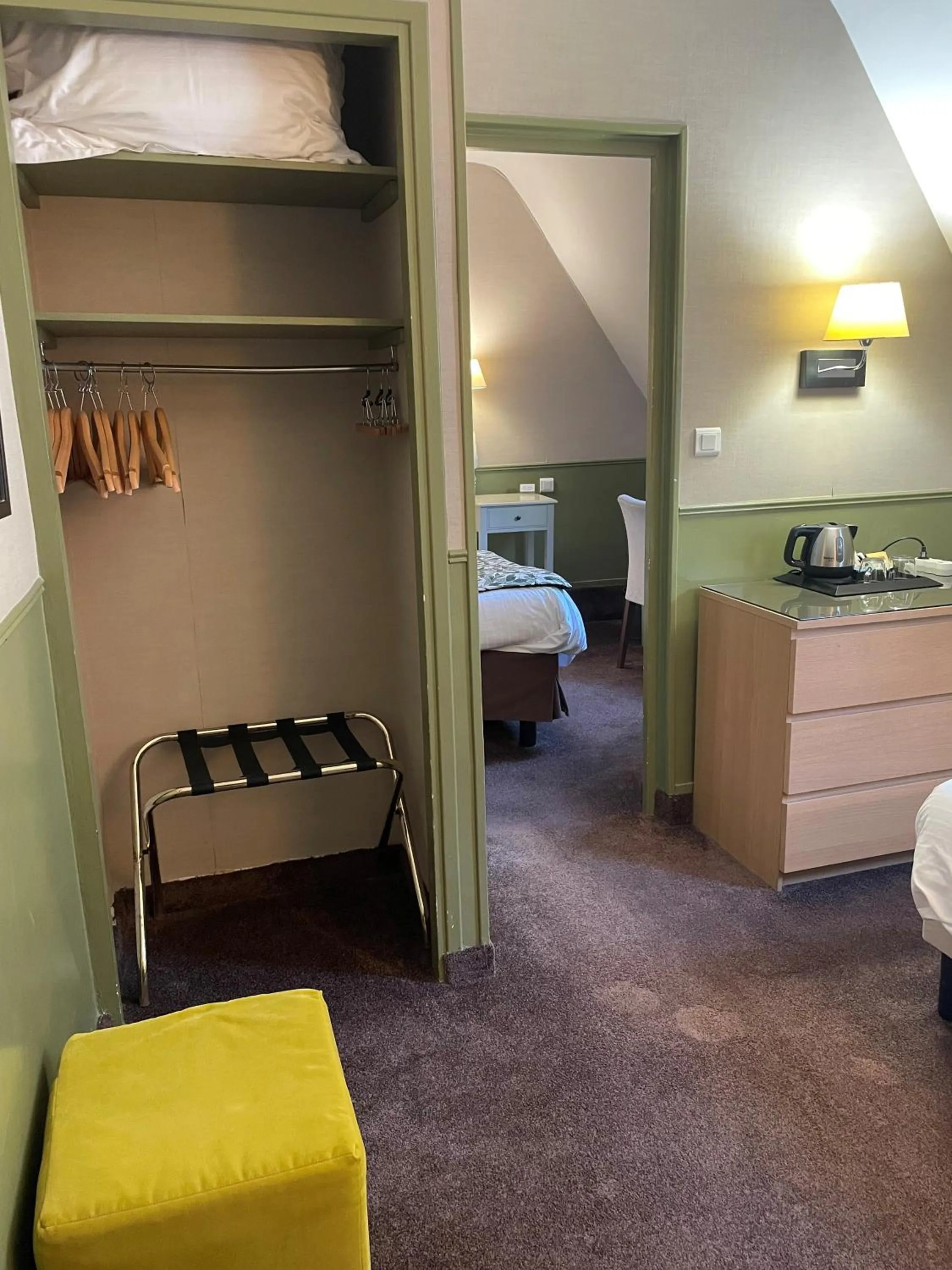 Coffee/tea facilities, Bed in Hotel Ajoncs d'Or