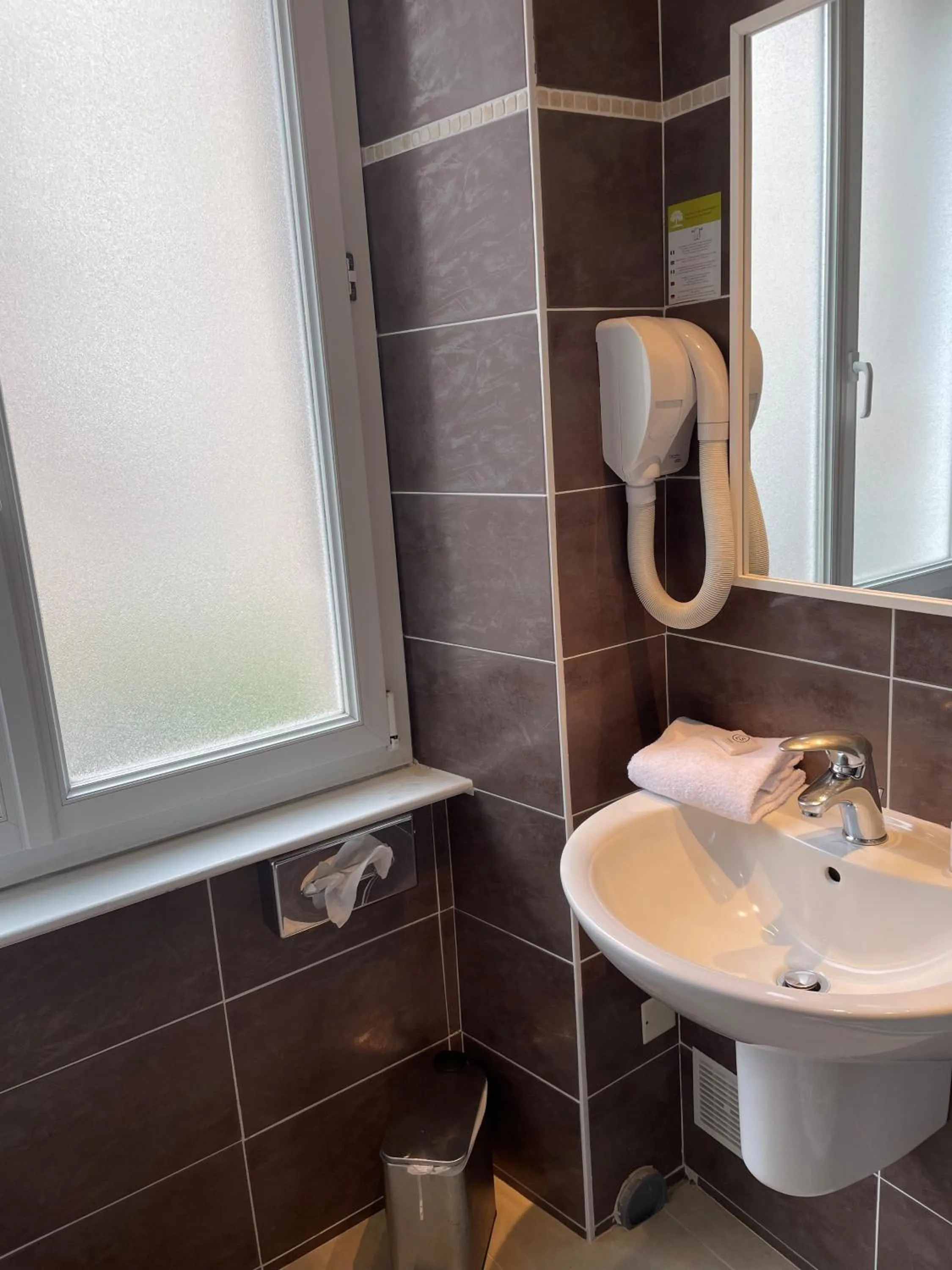 hair dryier in Hotel Ajoncs d'Or