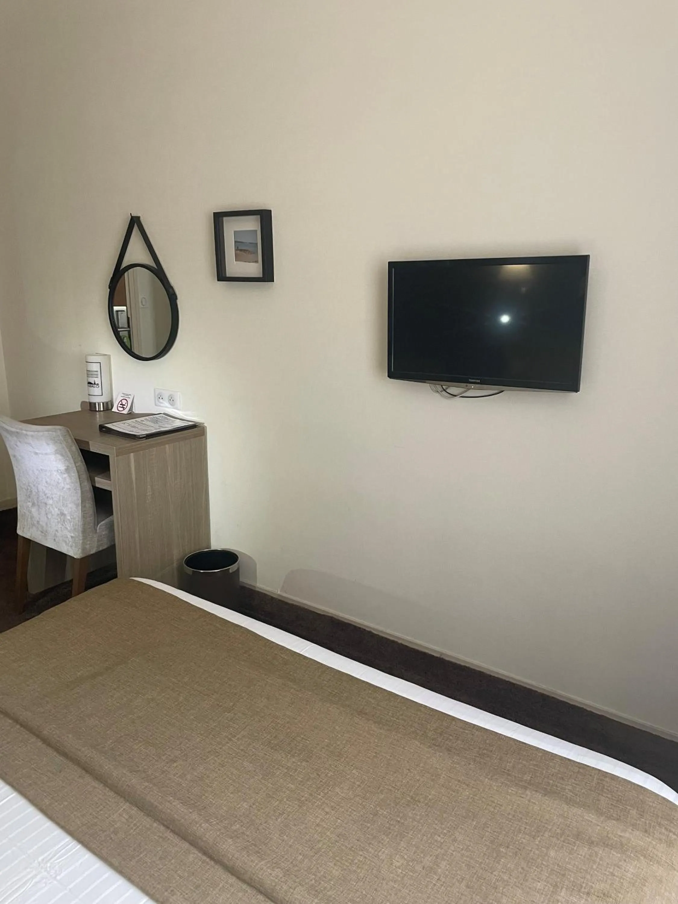 Bed in Hotel Ajoncs d'Or