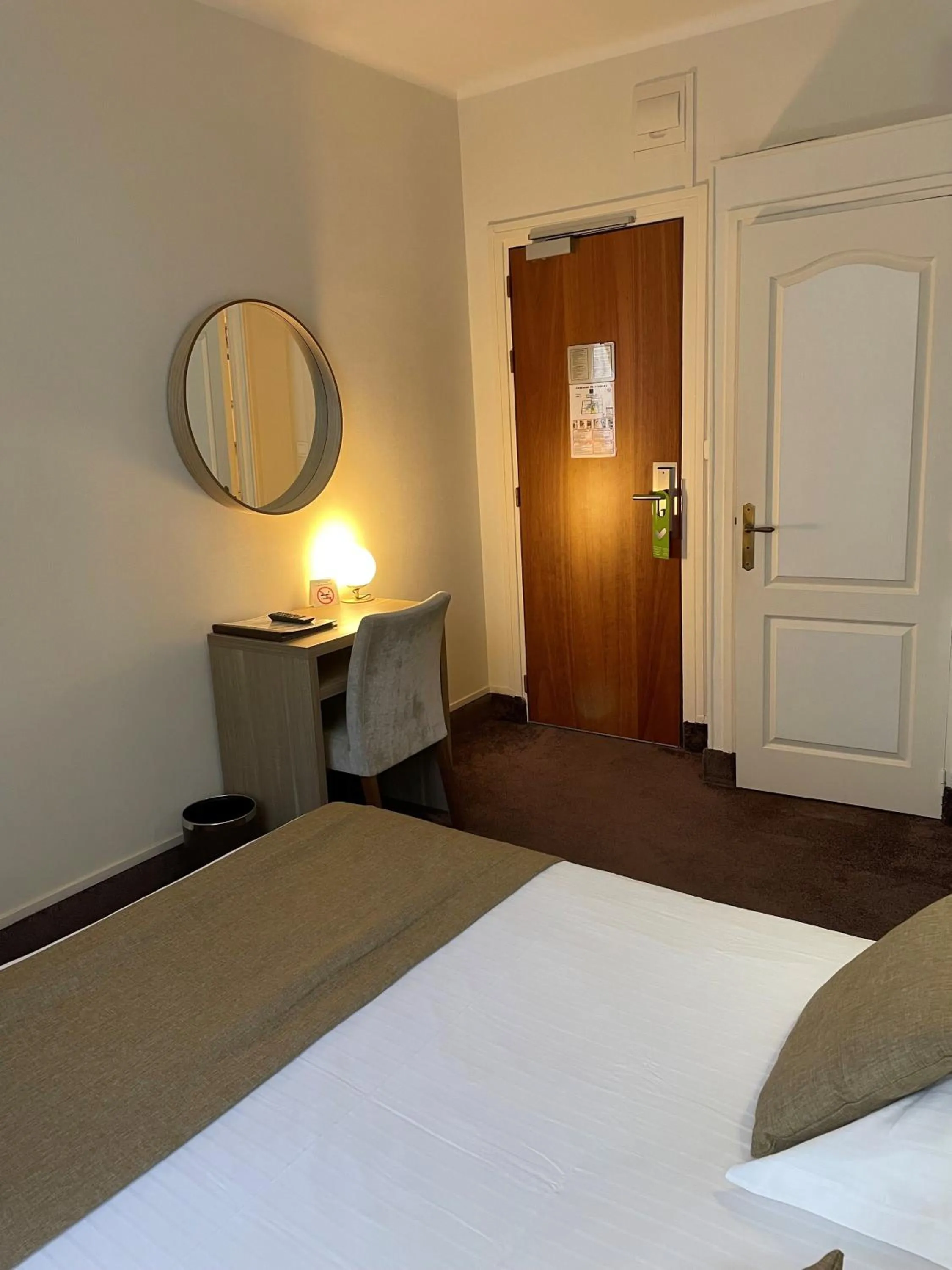 Bedroom, Bed in Hotel Ajoncs d'Or