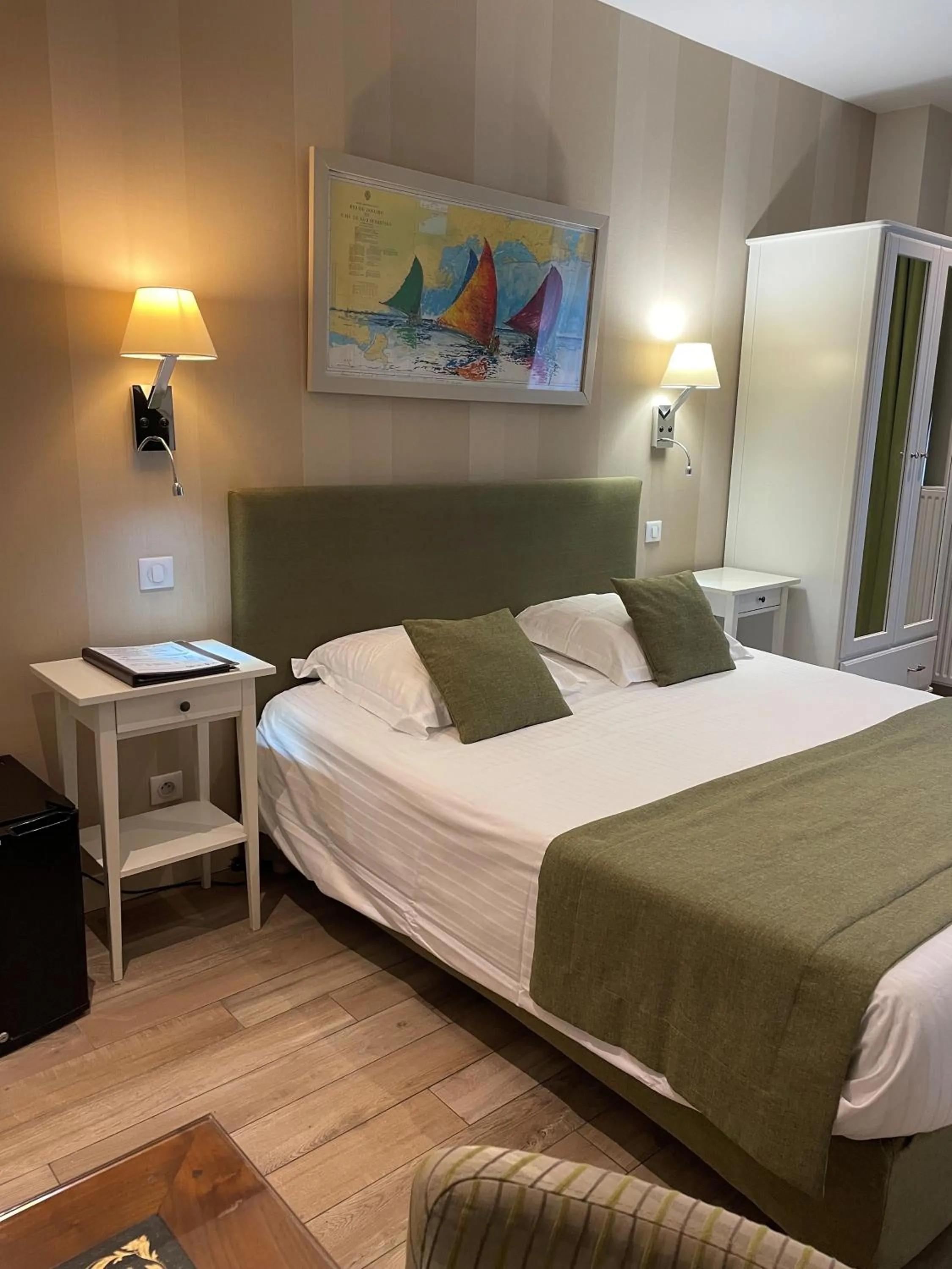 Photo of the whole room, Bed in Hotel Ajoncs d'Or