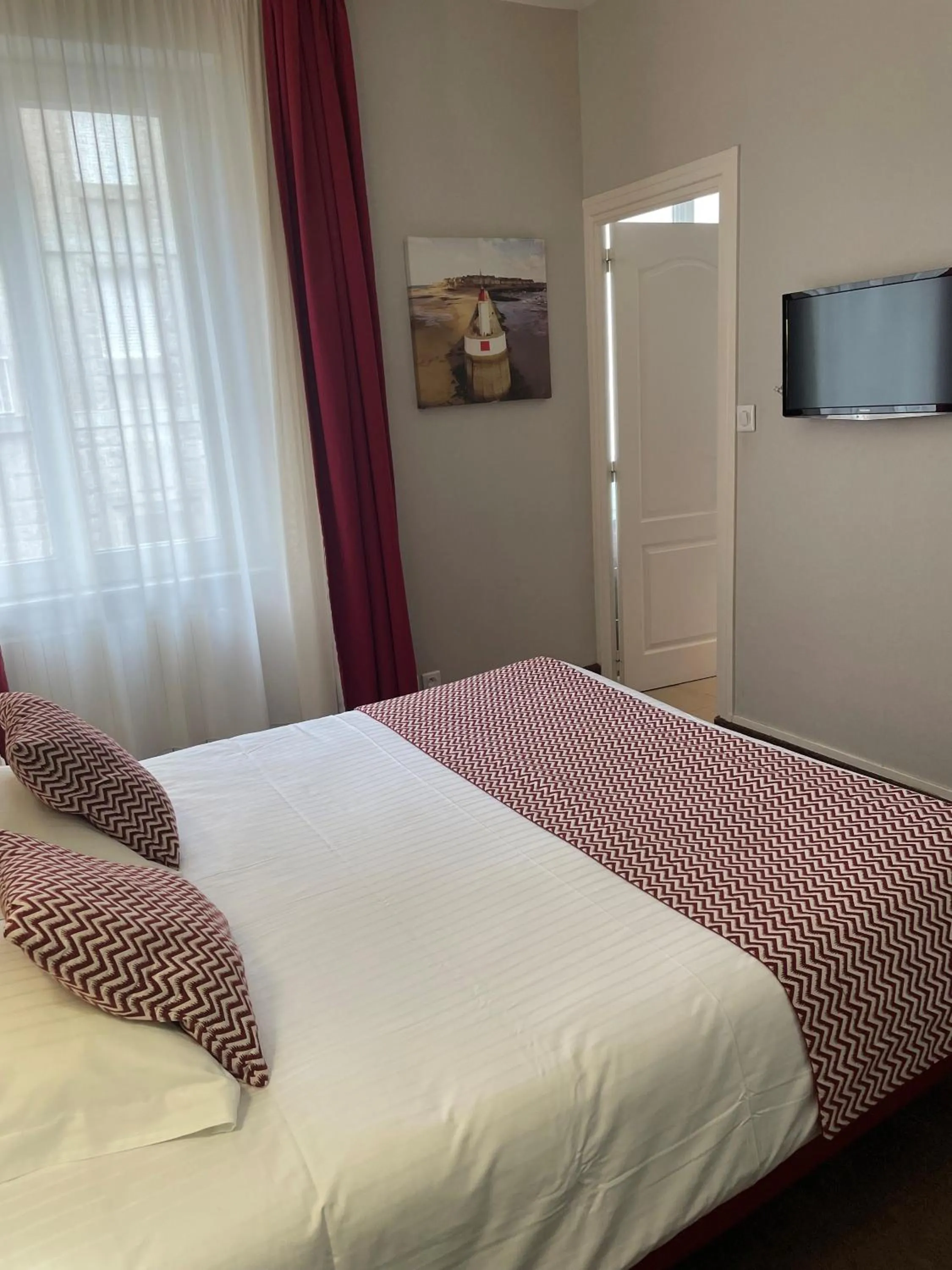 Bed in Hotel Ajoncs d'Or