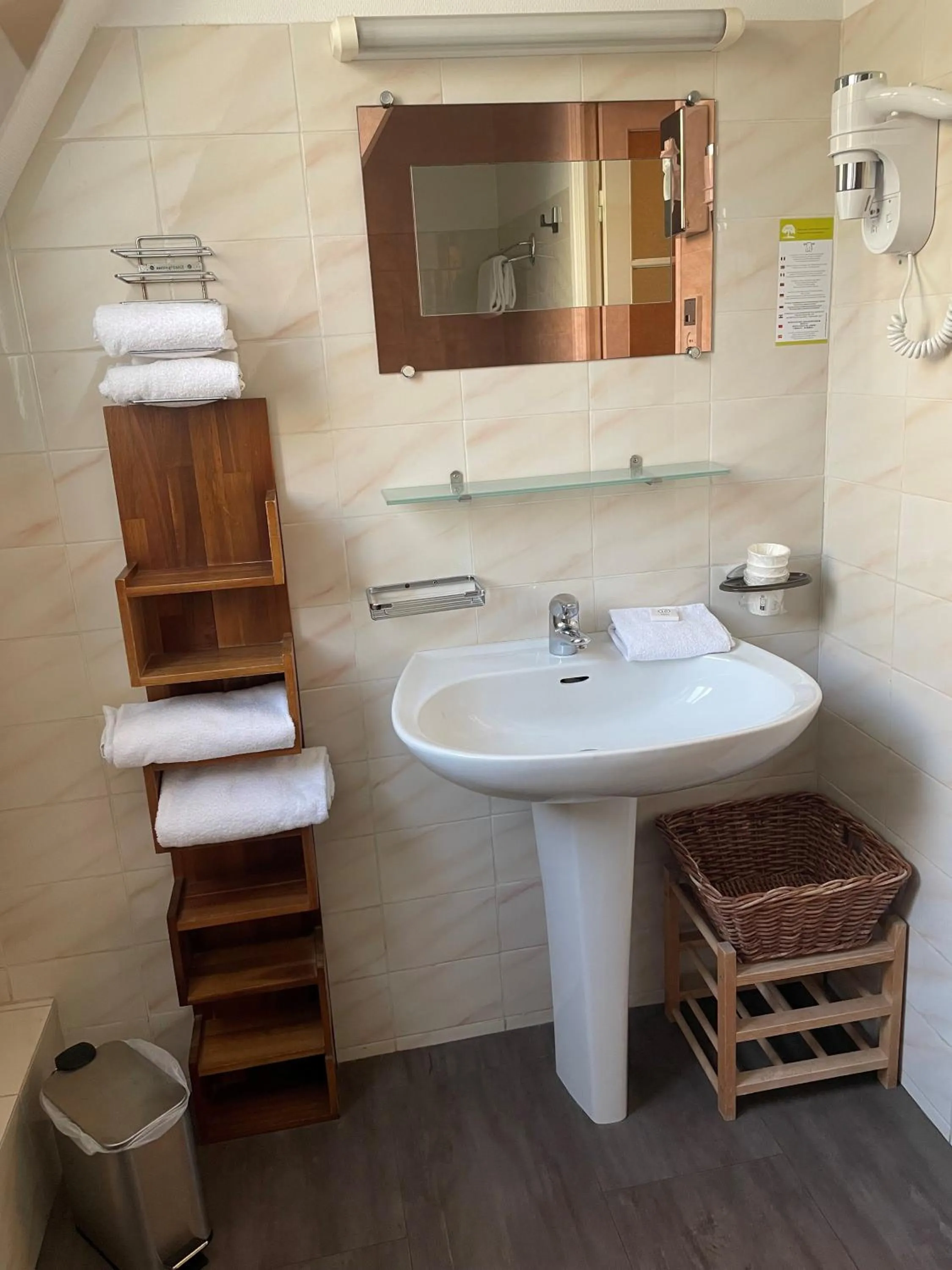 Bathroom in Hotel Ajoncs d'Or