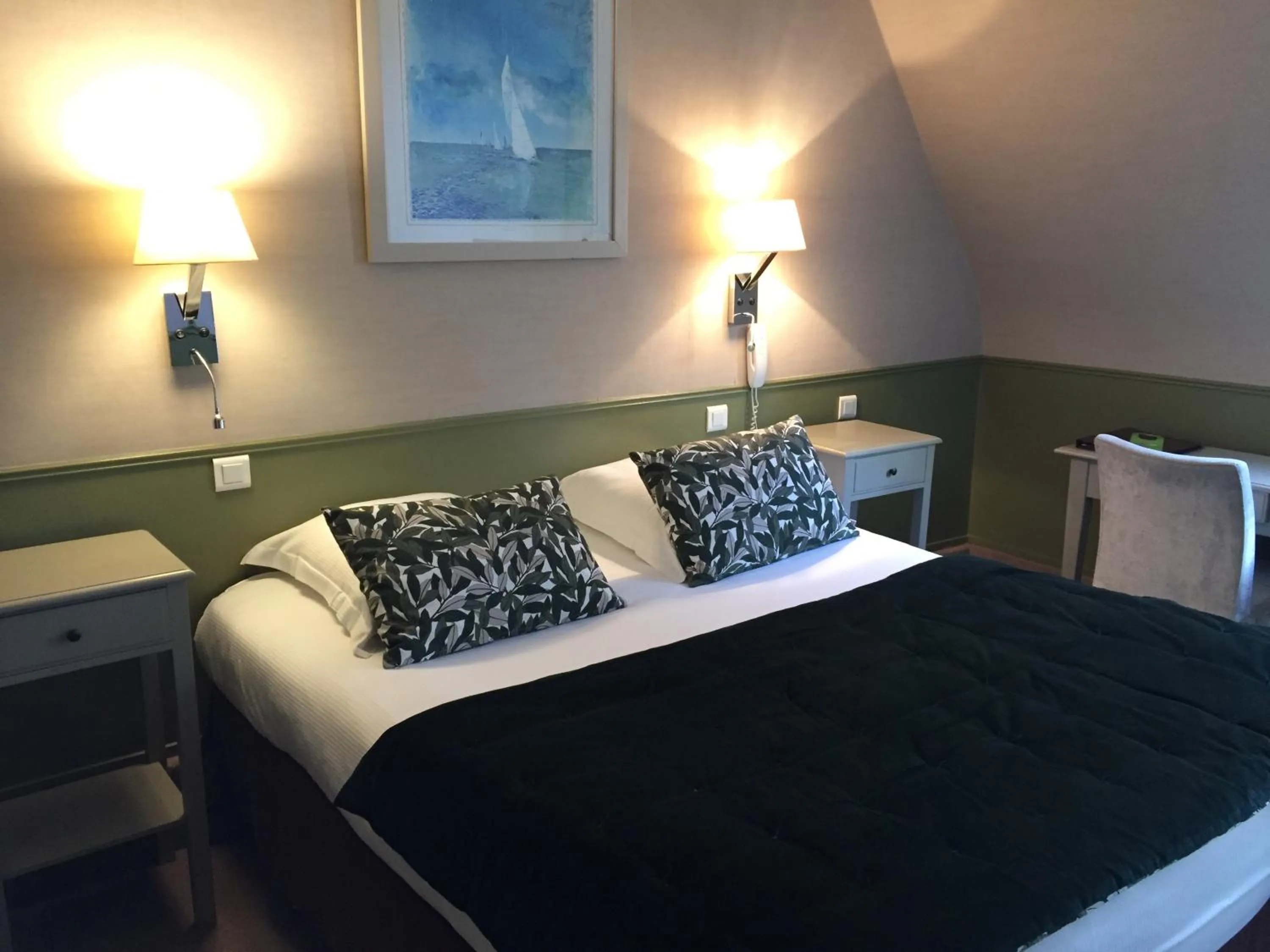 Bed in Hotel Ajoncs d'Or