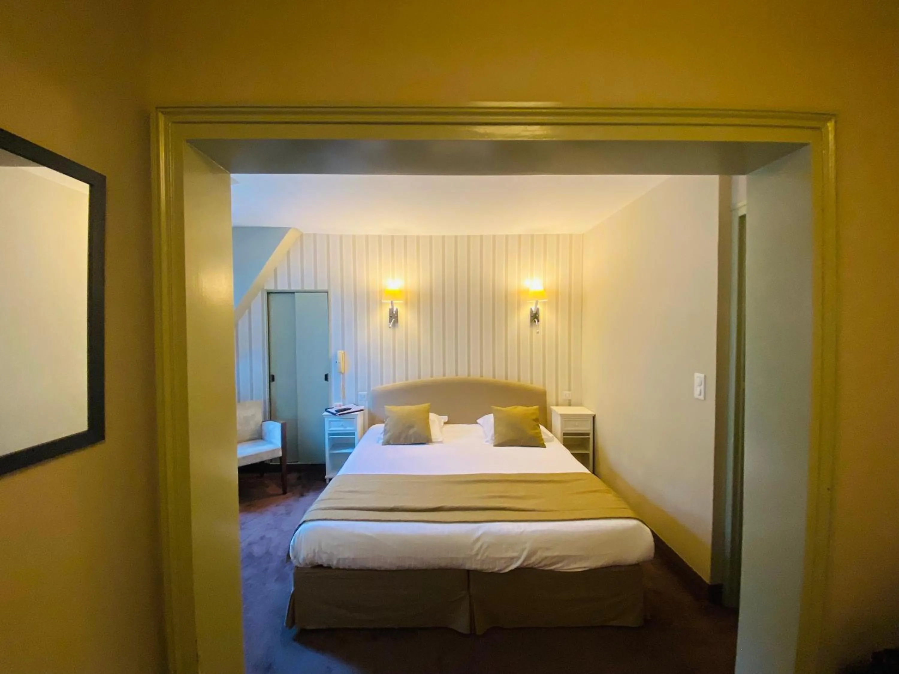 Bed in Hotel Ajoncs d'Or