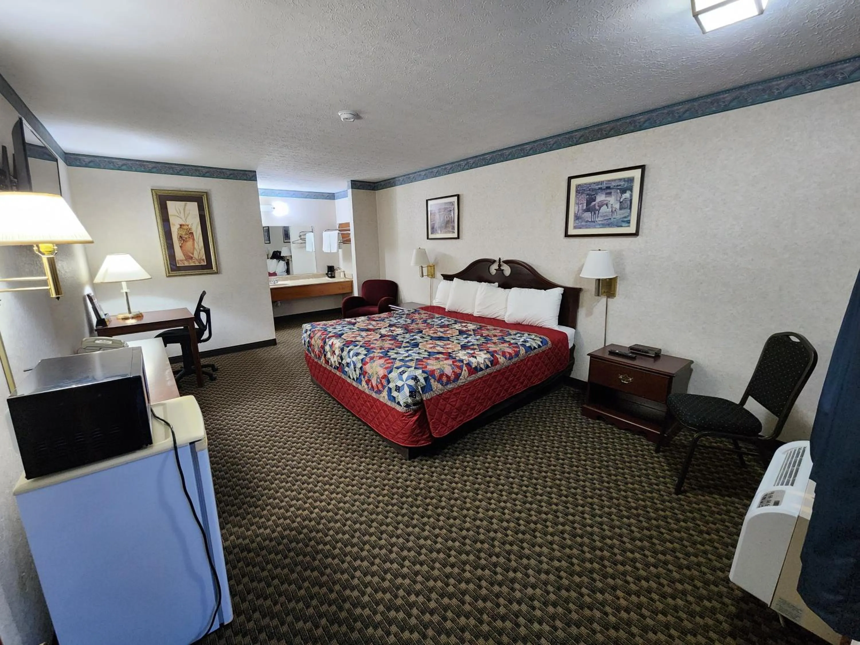 Bedroom, Bed in Americas Inn Bardstown