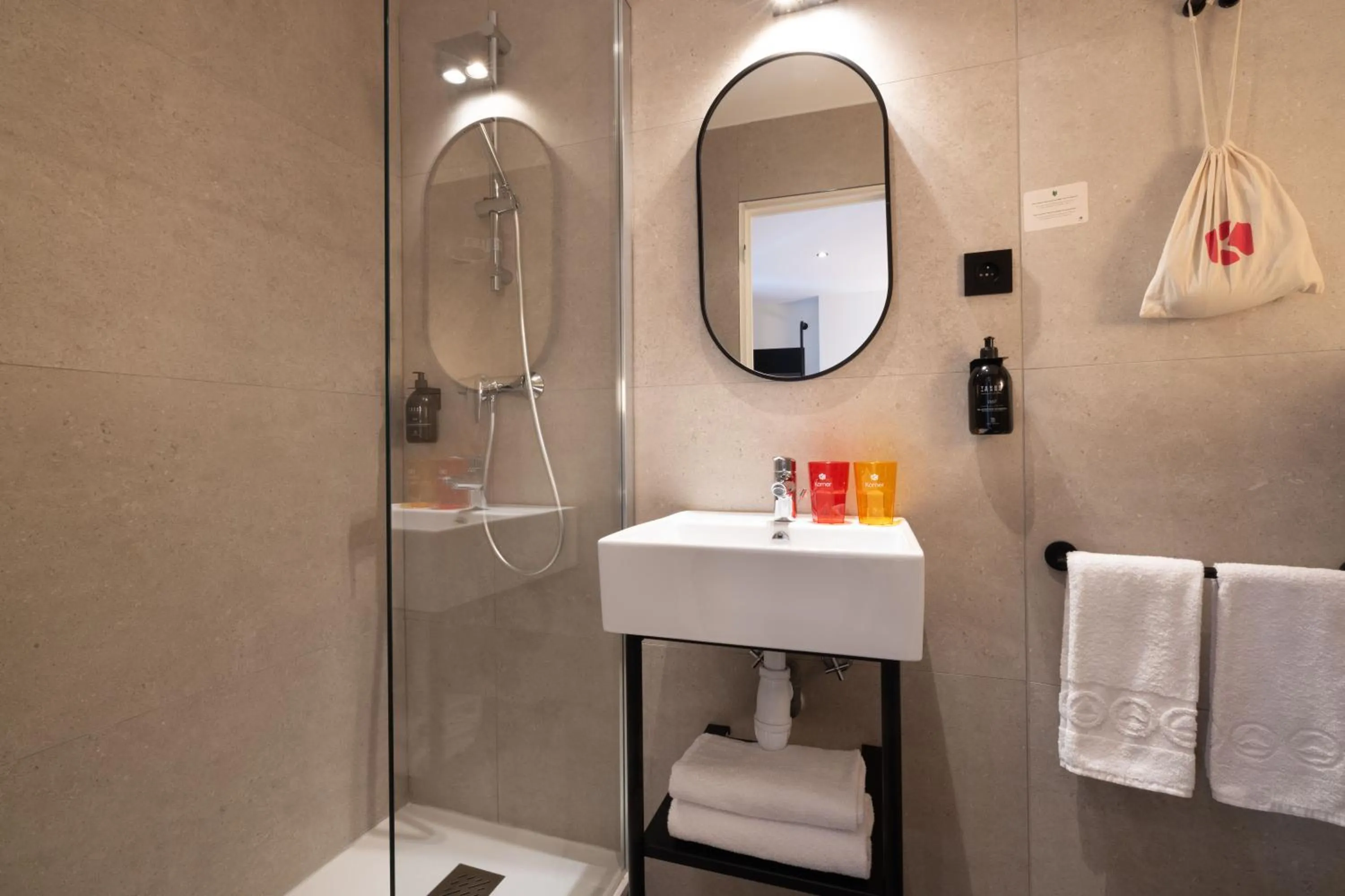 Bathroom in Korner Montmartre