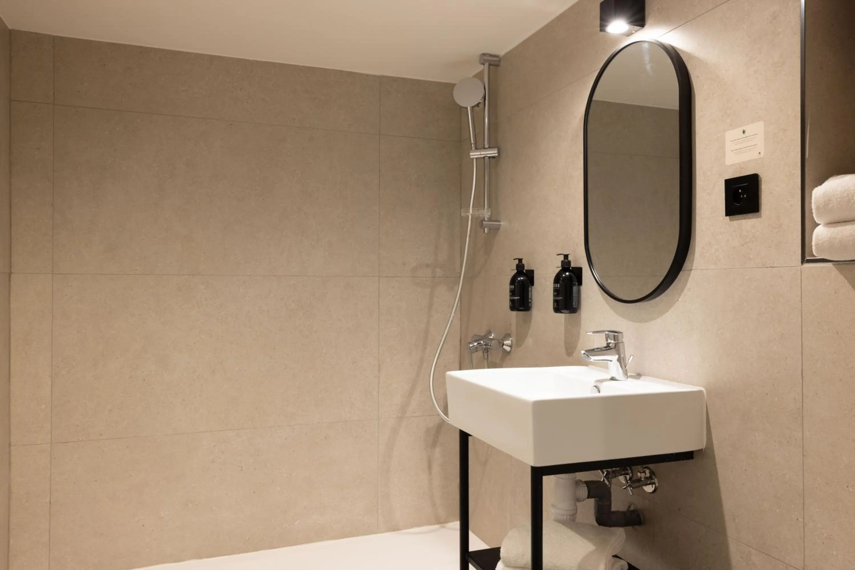 Bathroom in Korner Montmartre