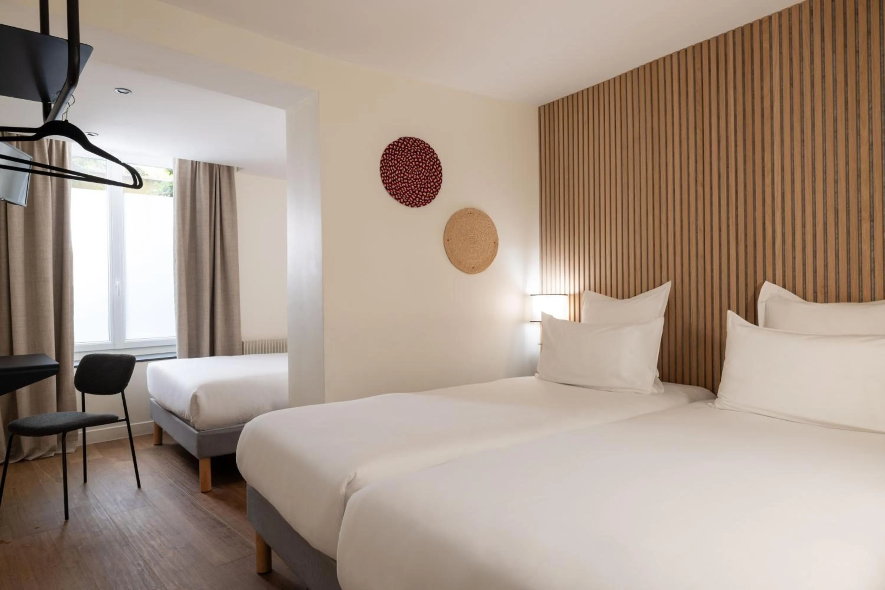 Photo of the whole room, Bed in Korner Montmartre