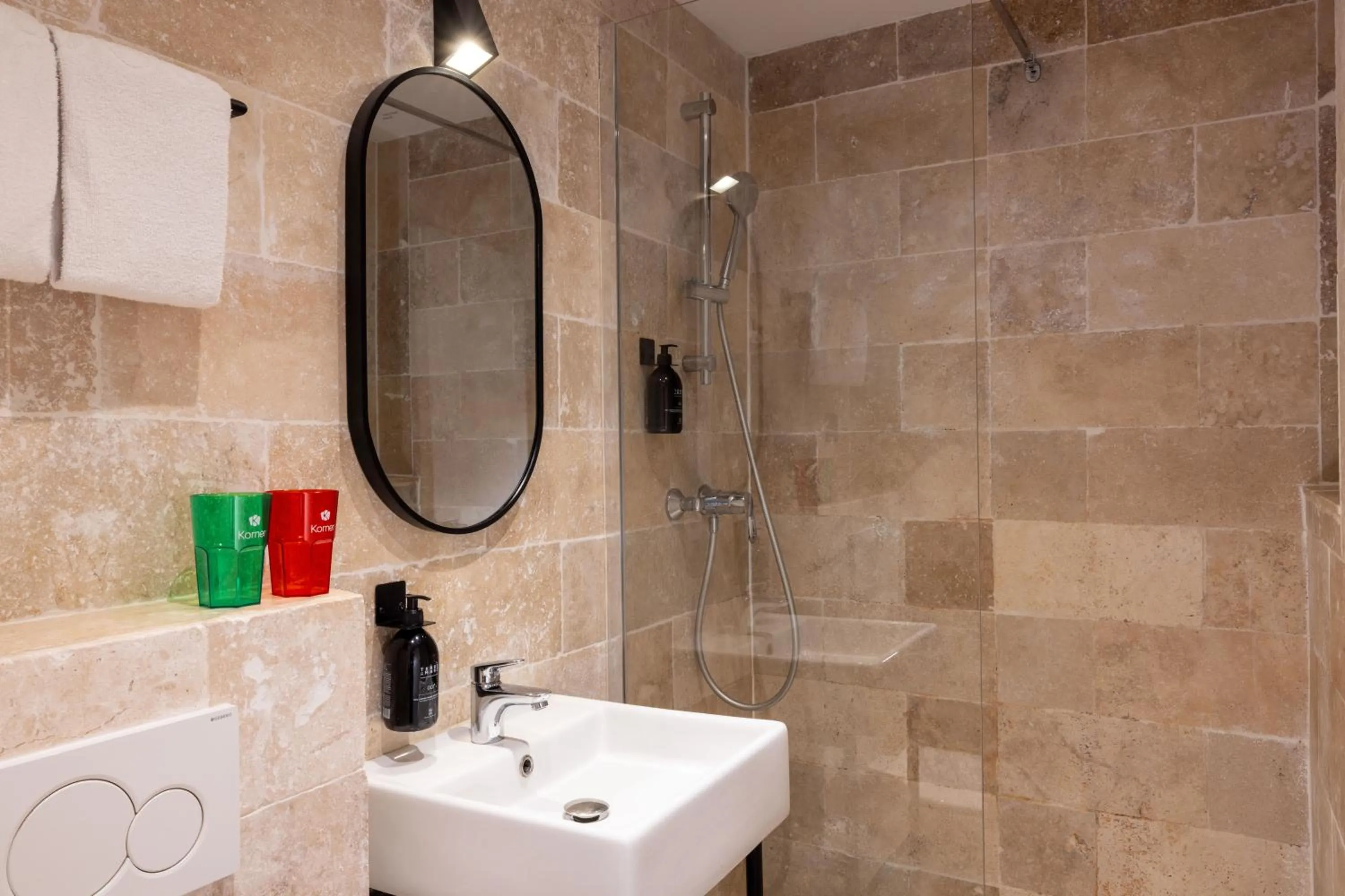 Bathroom in Korner Montmartre