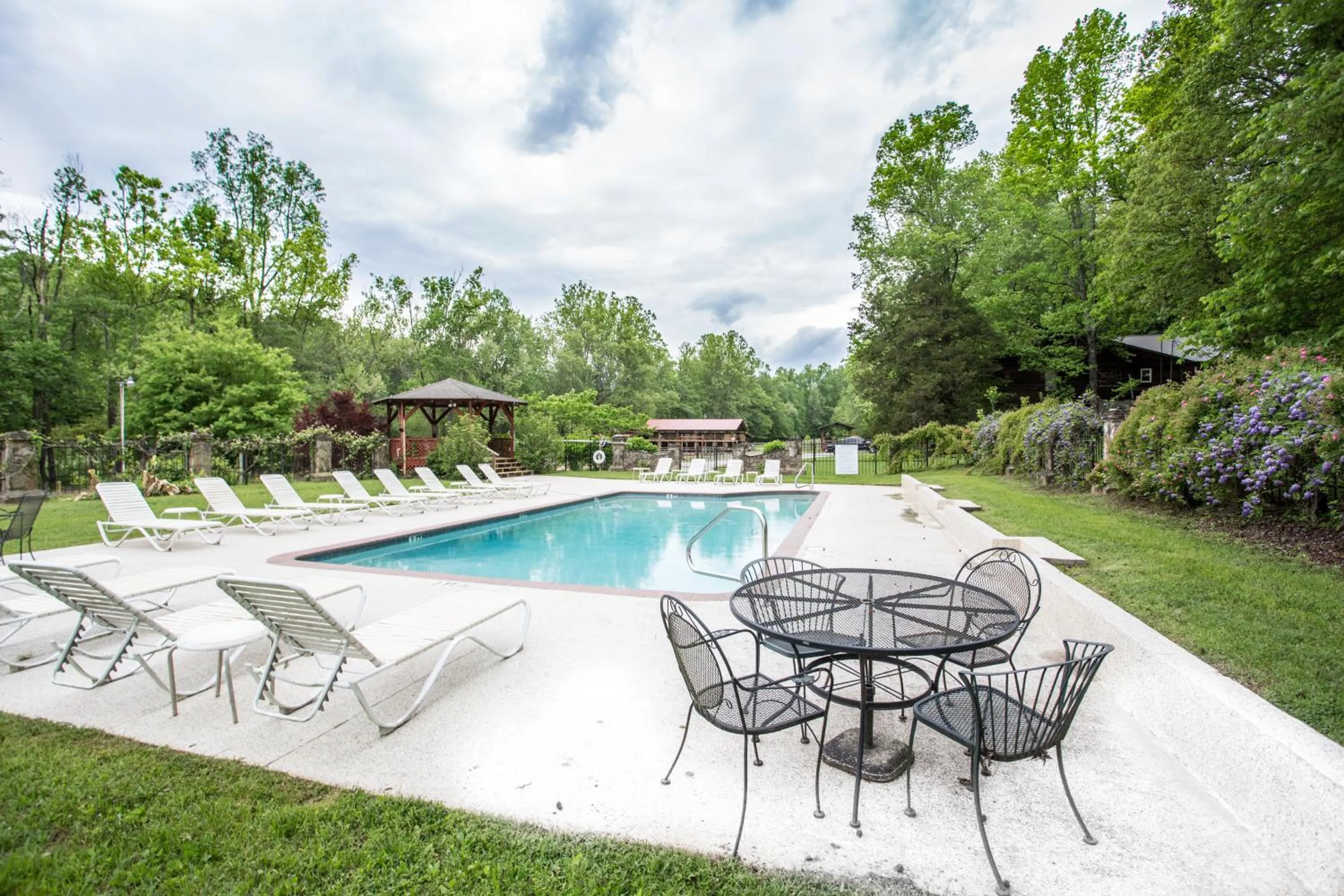 Swimming pool in Forrest Hills Mountain Resort
