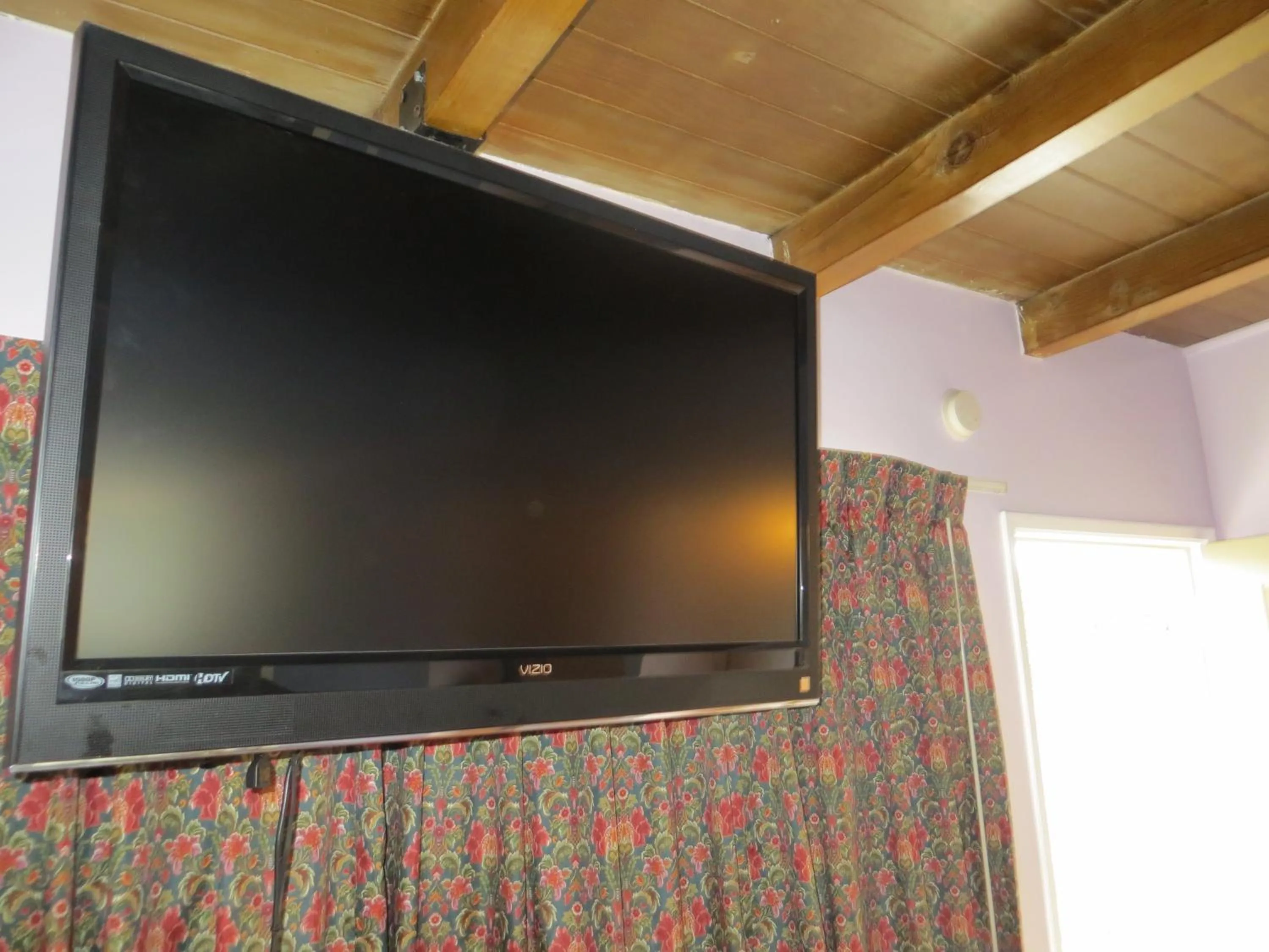 TV and multimedia in Park Cienega Motel