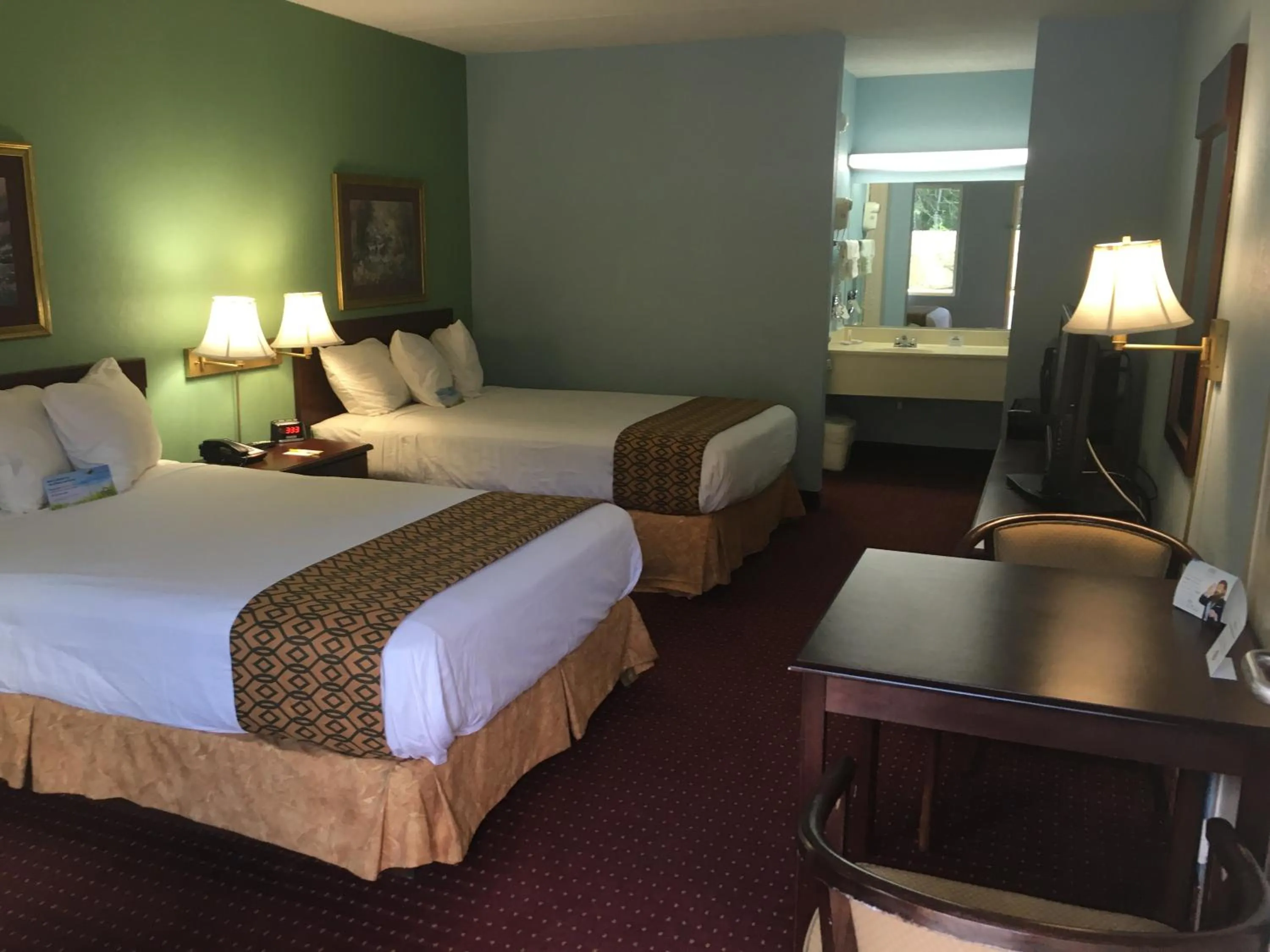 Photo of the whole room, Bed in Days Inn by Wyndham Lavonia