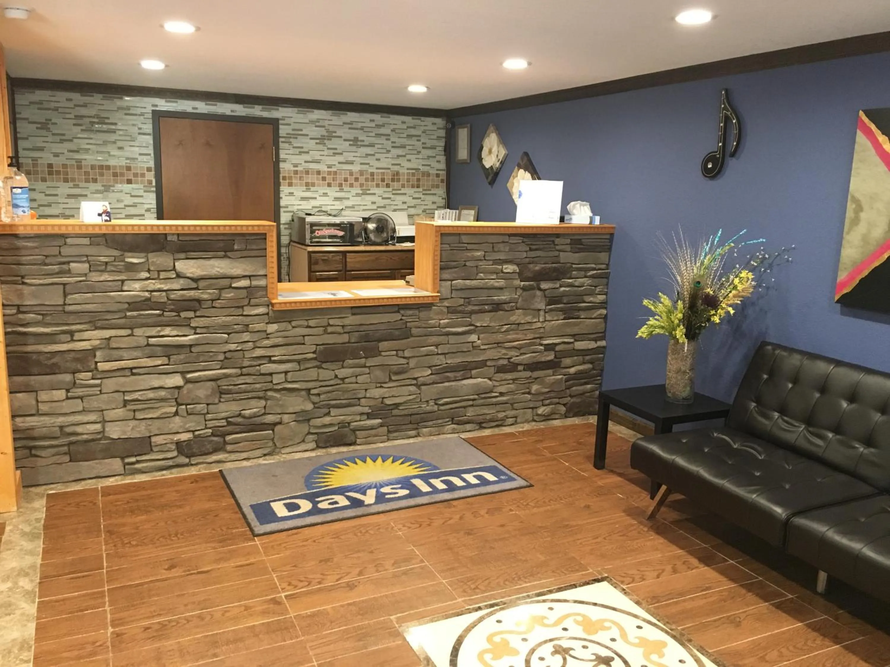 Days Inn by Wyndham Lavonia