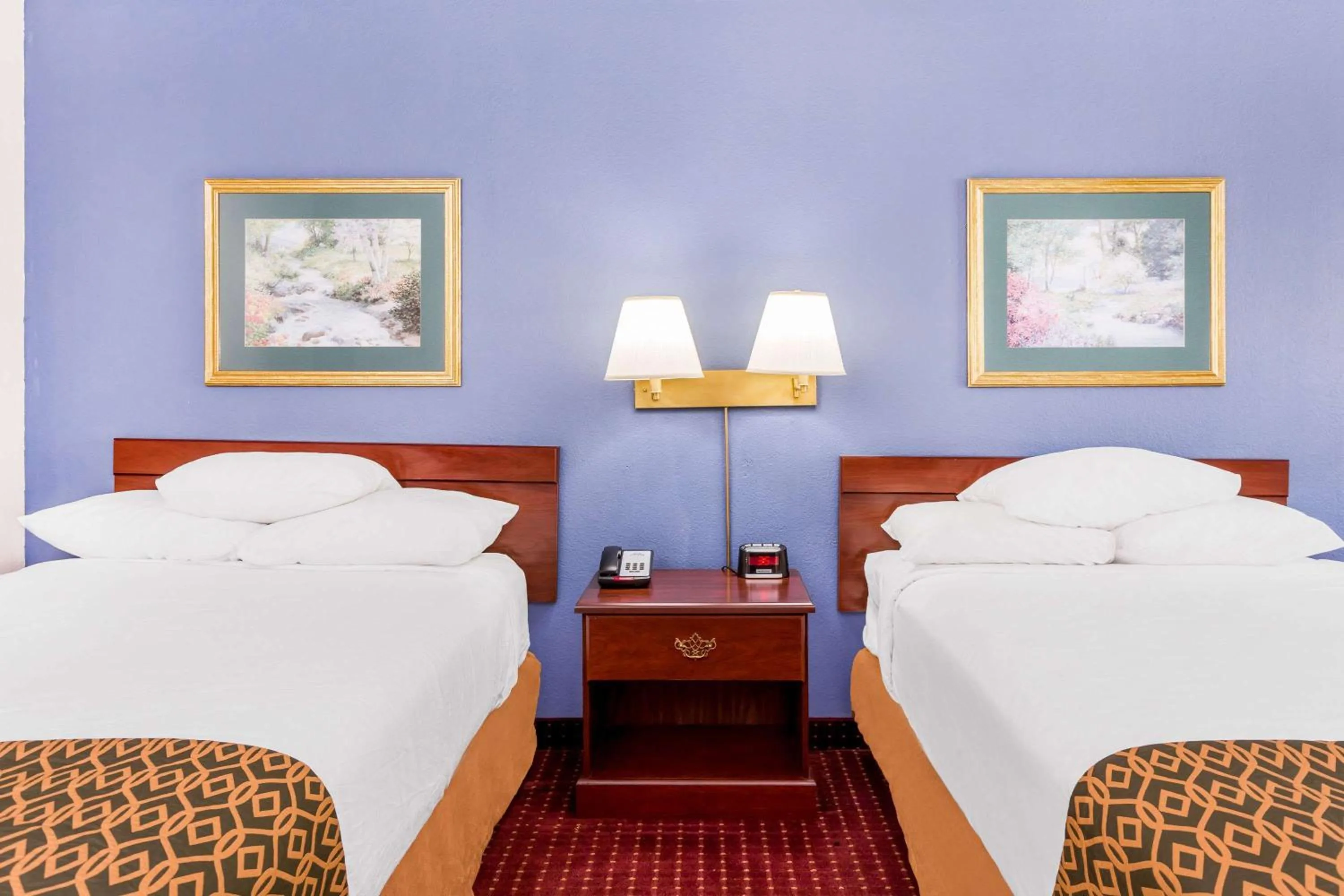 Photo of the whole room, Bed in Days Inn by Wyndham Lavonia