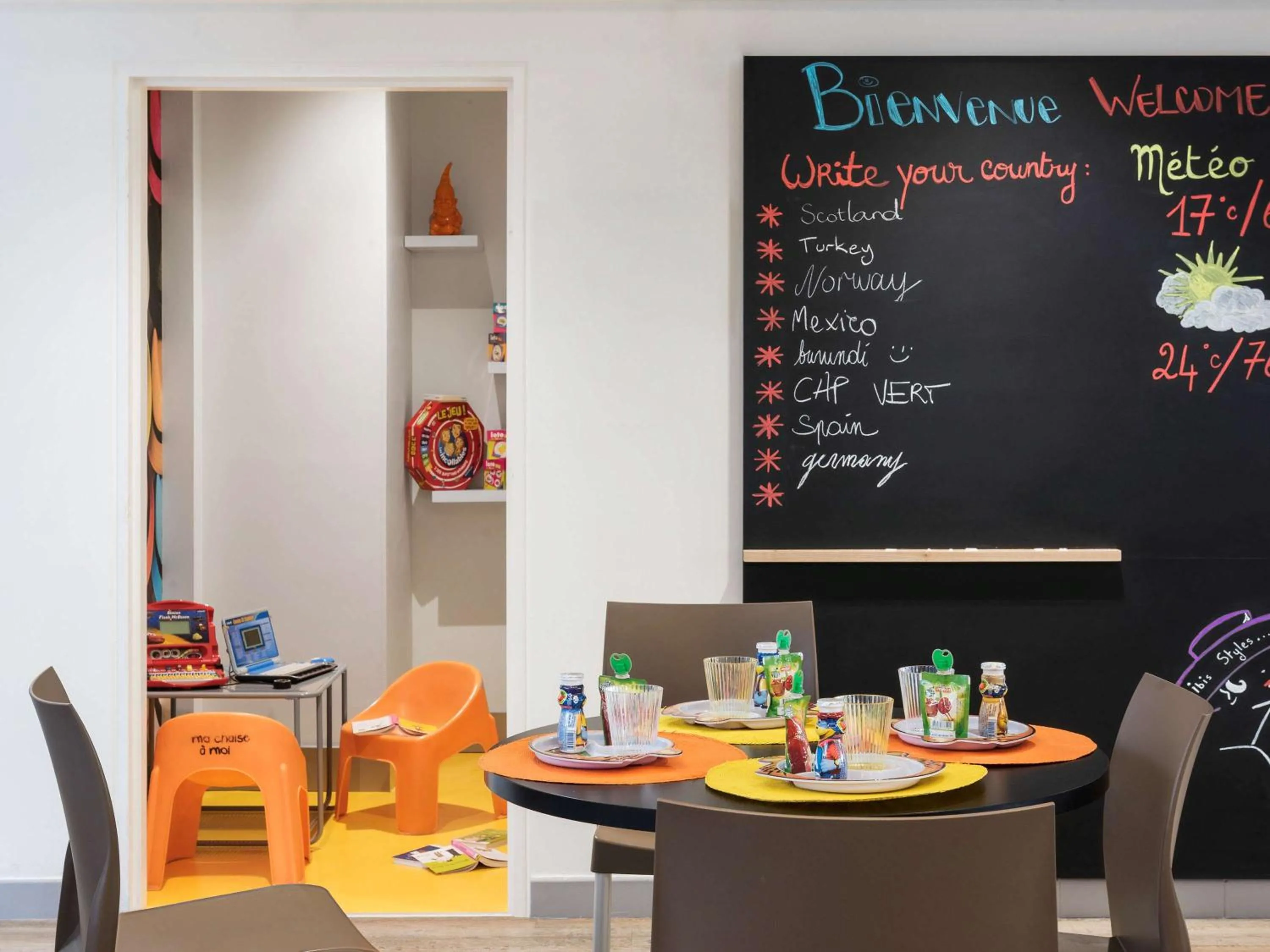 Restaurant/places to eat in Ibis Styles Nice Centre Port