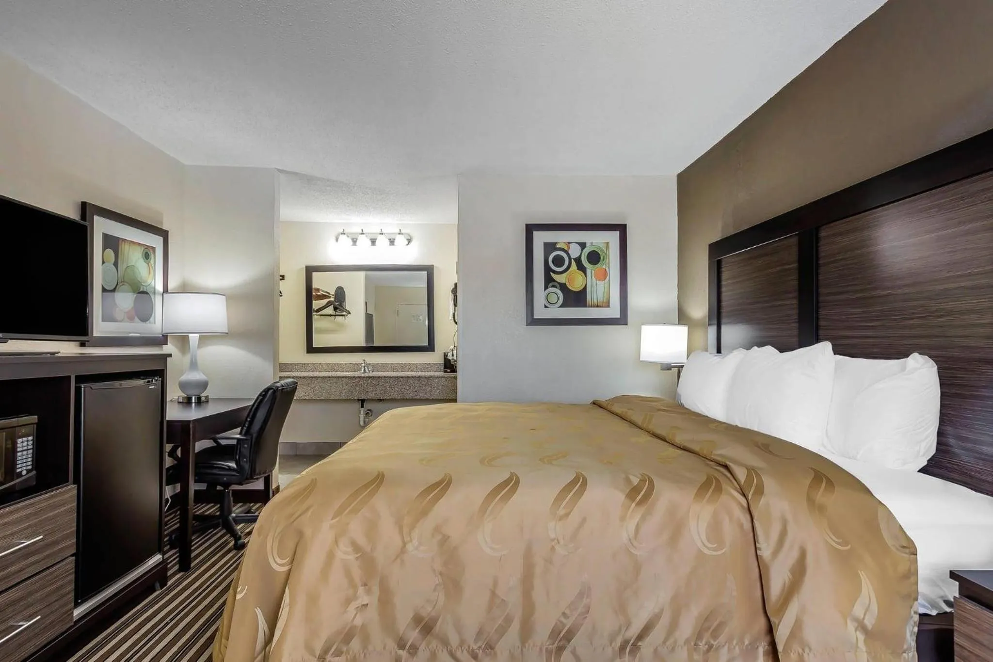 Bedroom, Bed in Quality Inn Aberdeen