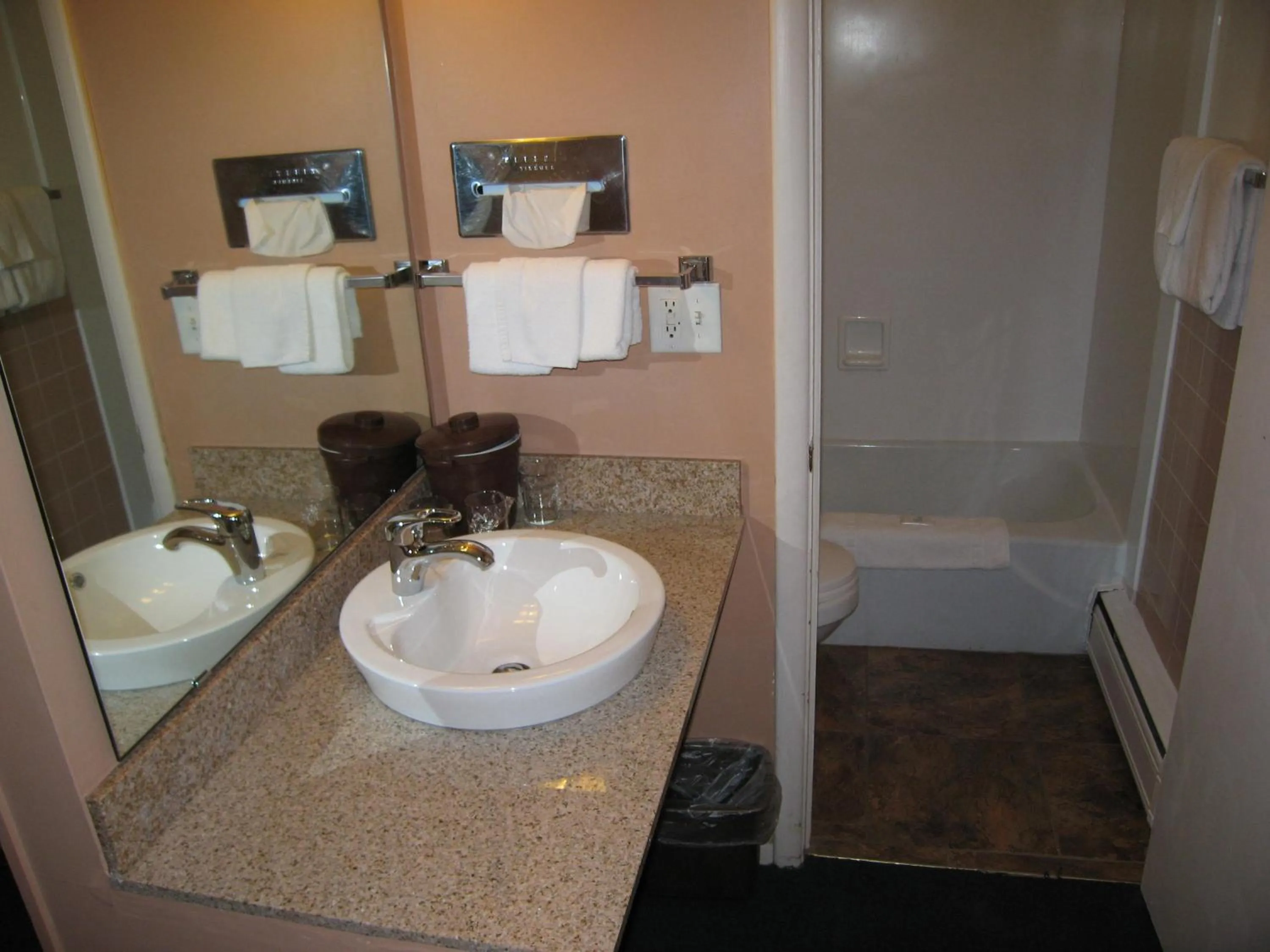 Bathroom in Travelers Lodge Marshall