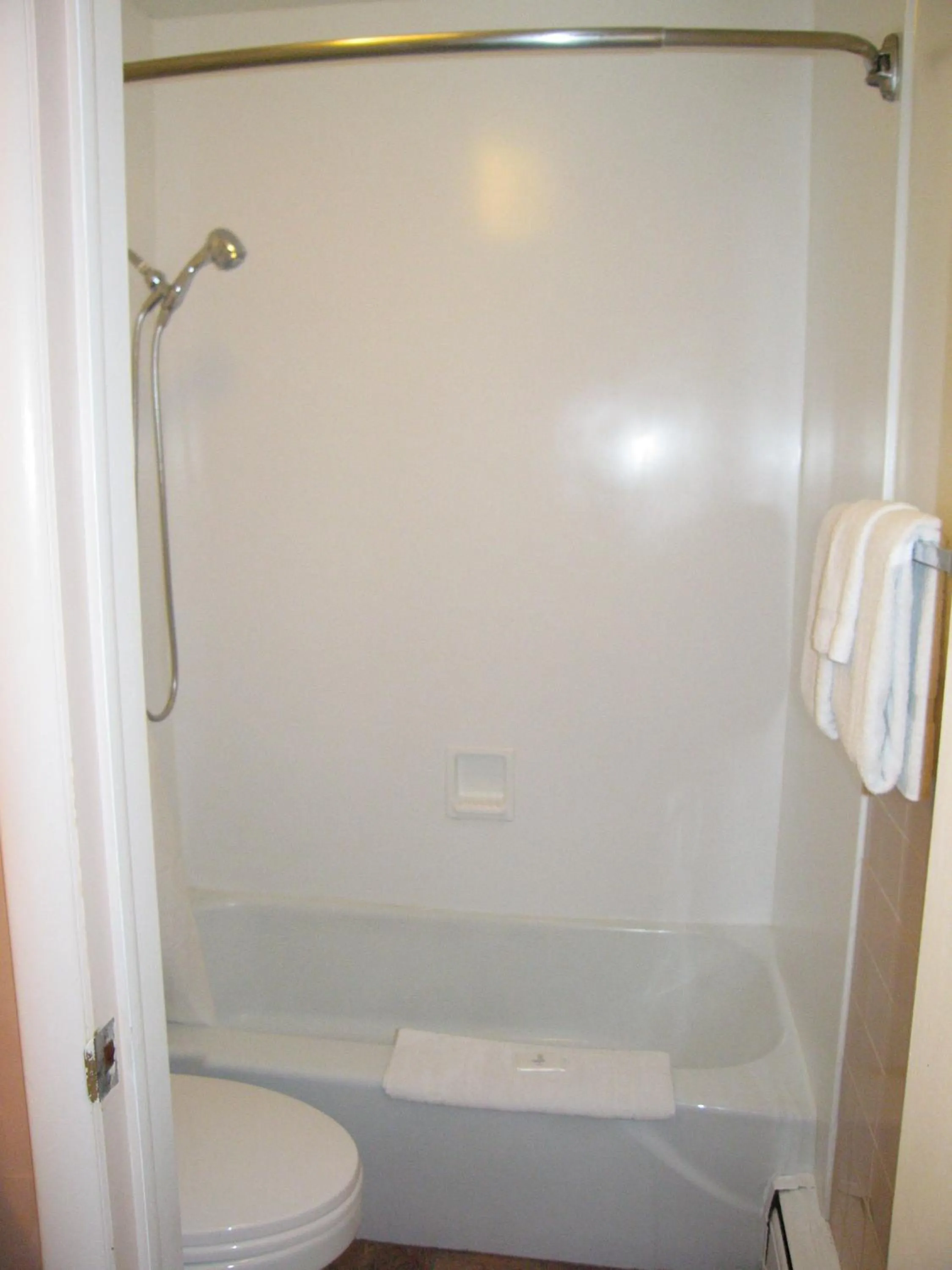 Bathroom in Travelers Lodge Marshall