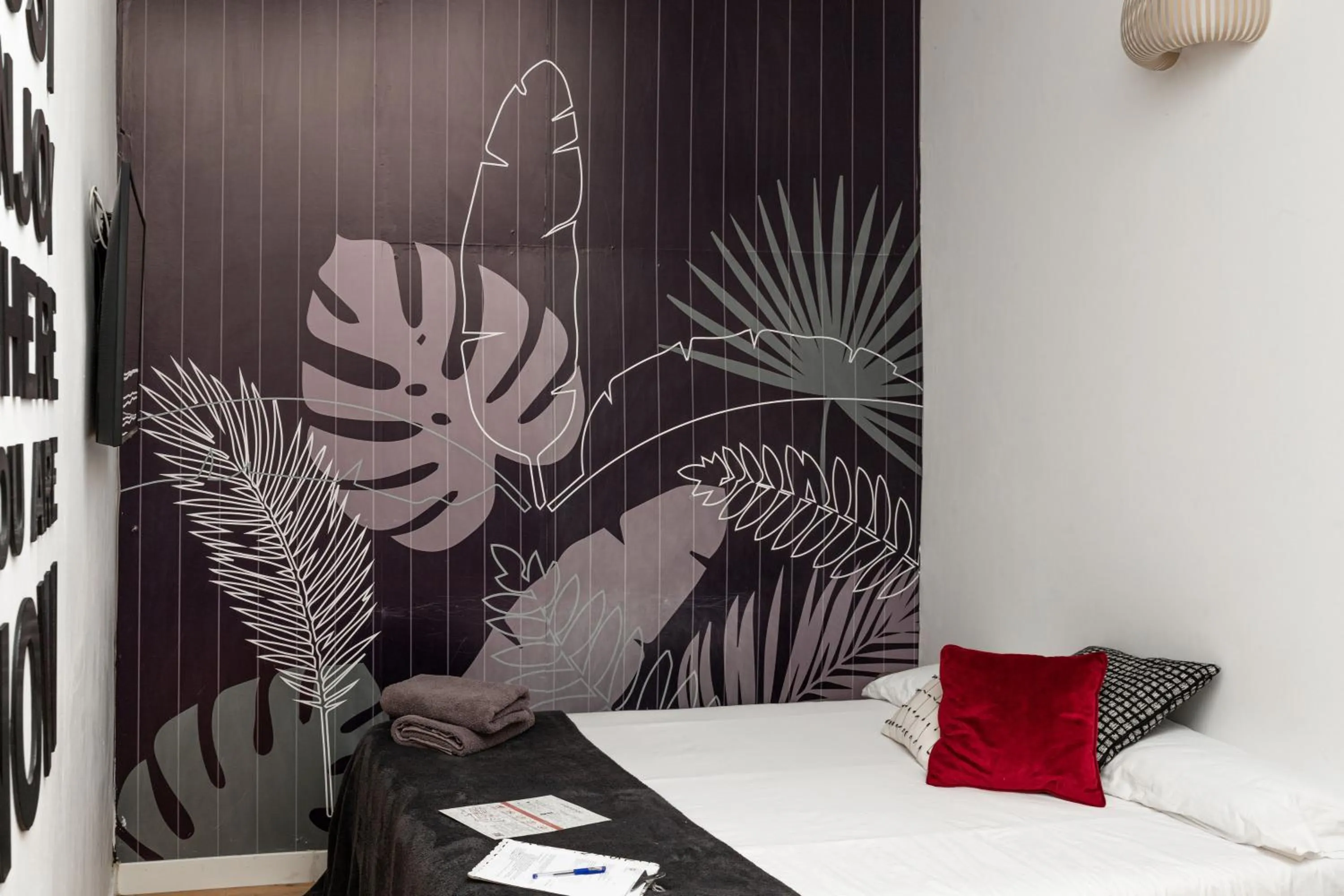 Bedroom, Bed in Mapango Small Rooms