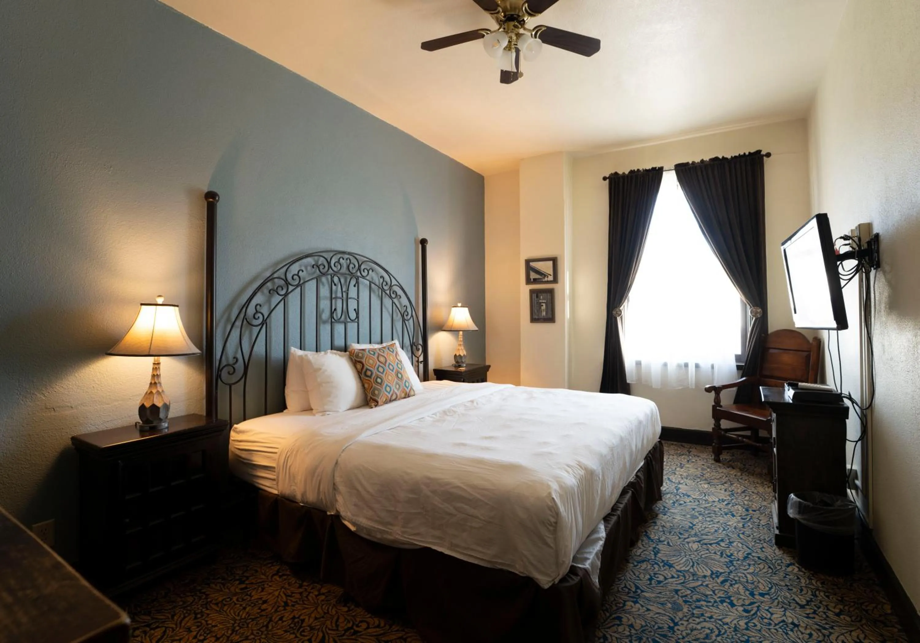 Bed in The Holland Hotel