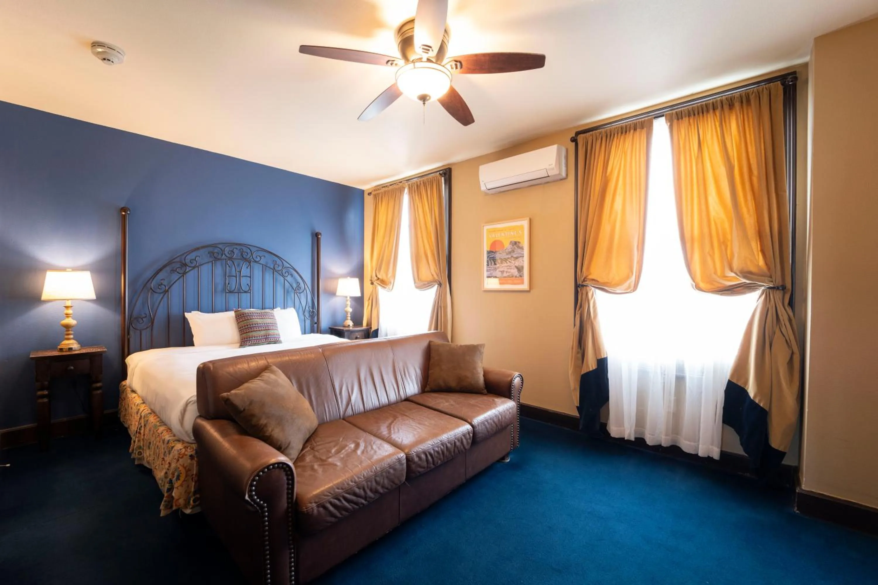 Bed in The Holland Hotel