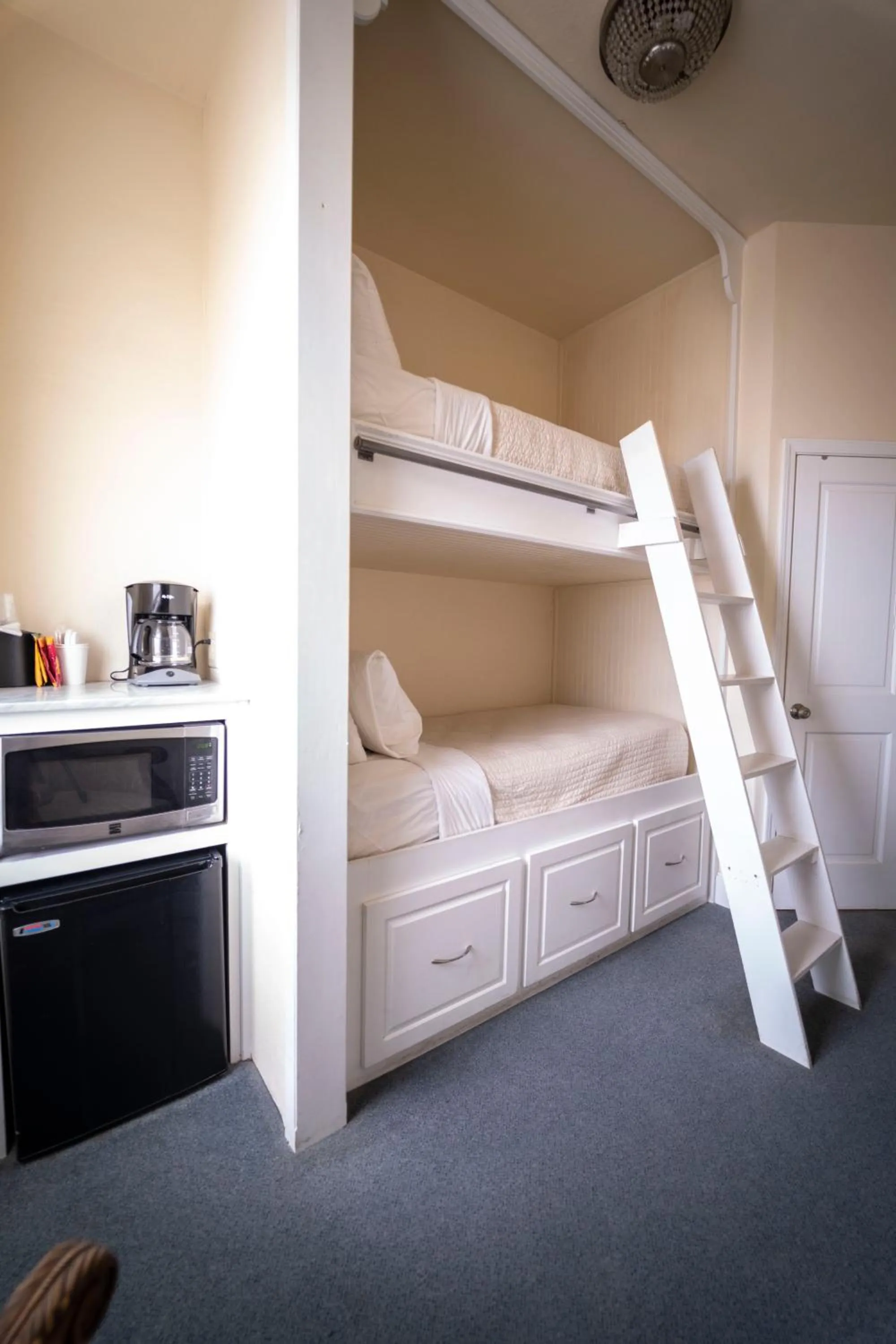 Bed in The Holland Hotel