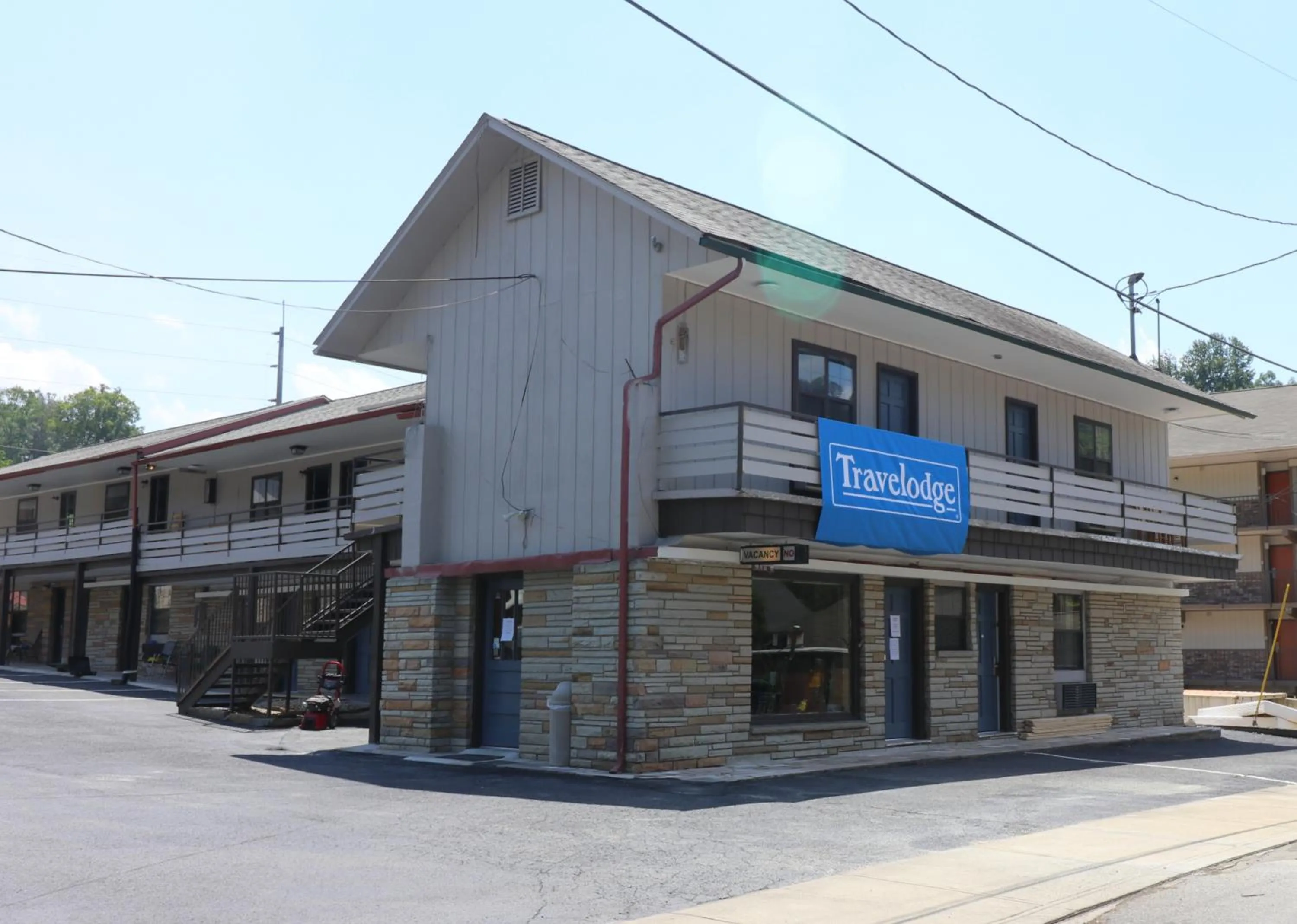 Facade/entrance in Bishop Inn Downtown Gatlinburg