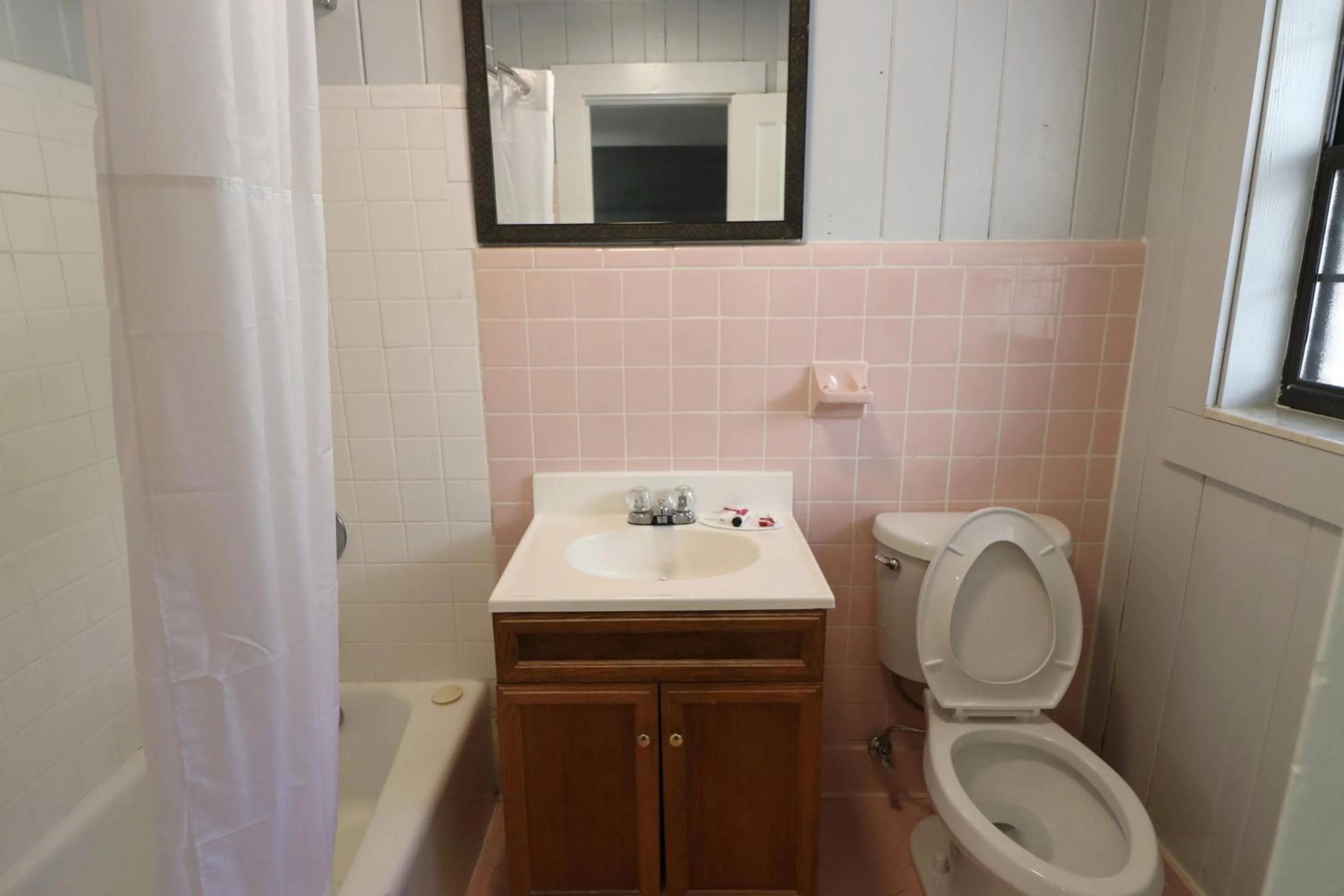 Bathroom in Bishop Inn Downtown Gatlinburg